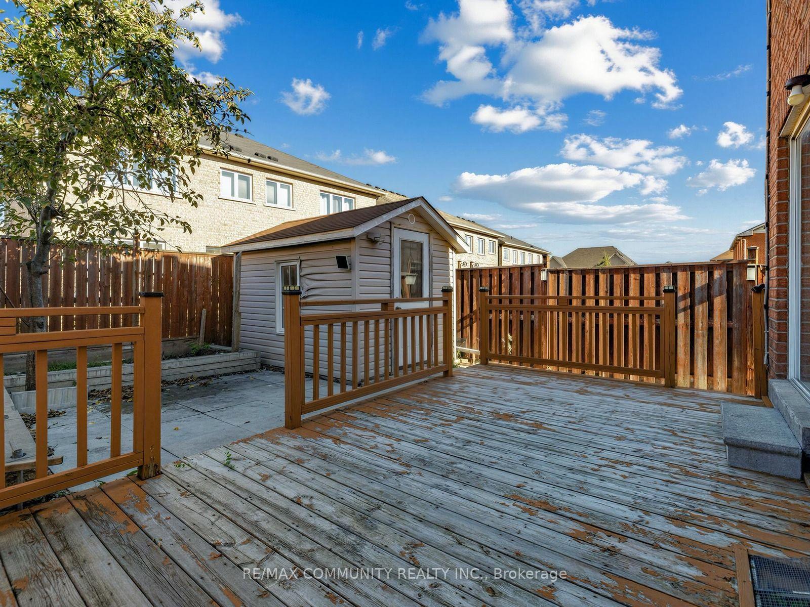 Photo 32 of 117 Tara Crescent, Markham, Cedarwood — HOMEH