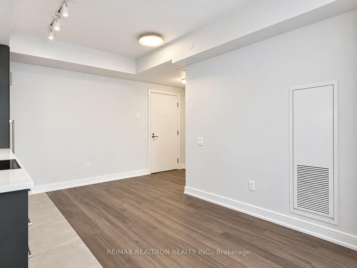 Photo 3 of Unit 103, 2525 Bathurst Street, Toronto, Forest Hill North — HOMEH