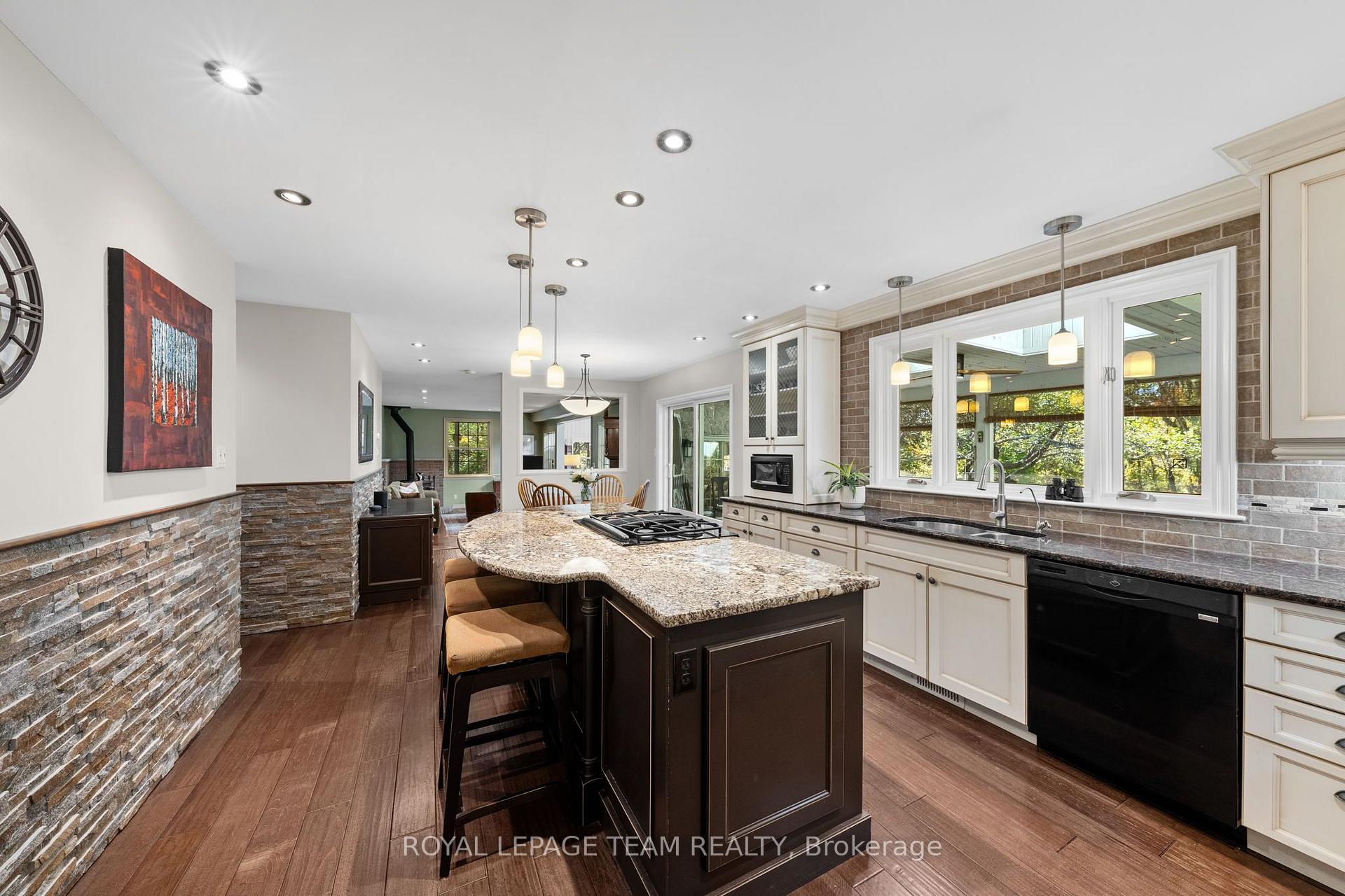 Photo 12 of 5532 Whitewood Avenue, Ottawa, Manotick Village & Manotick Estates — HOMEH