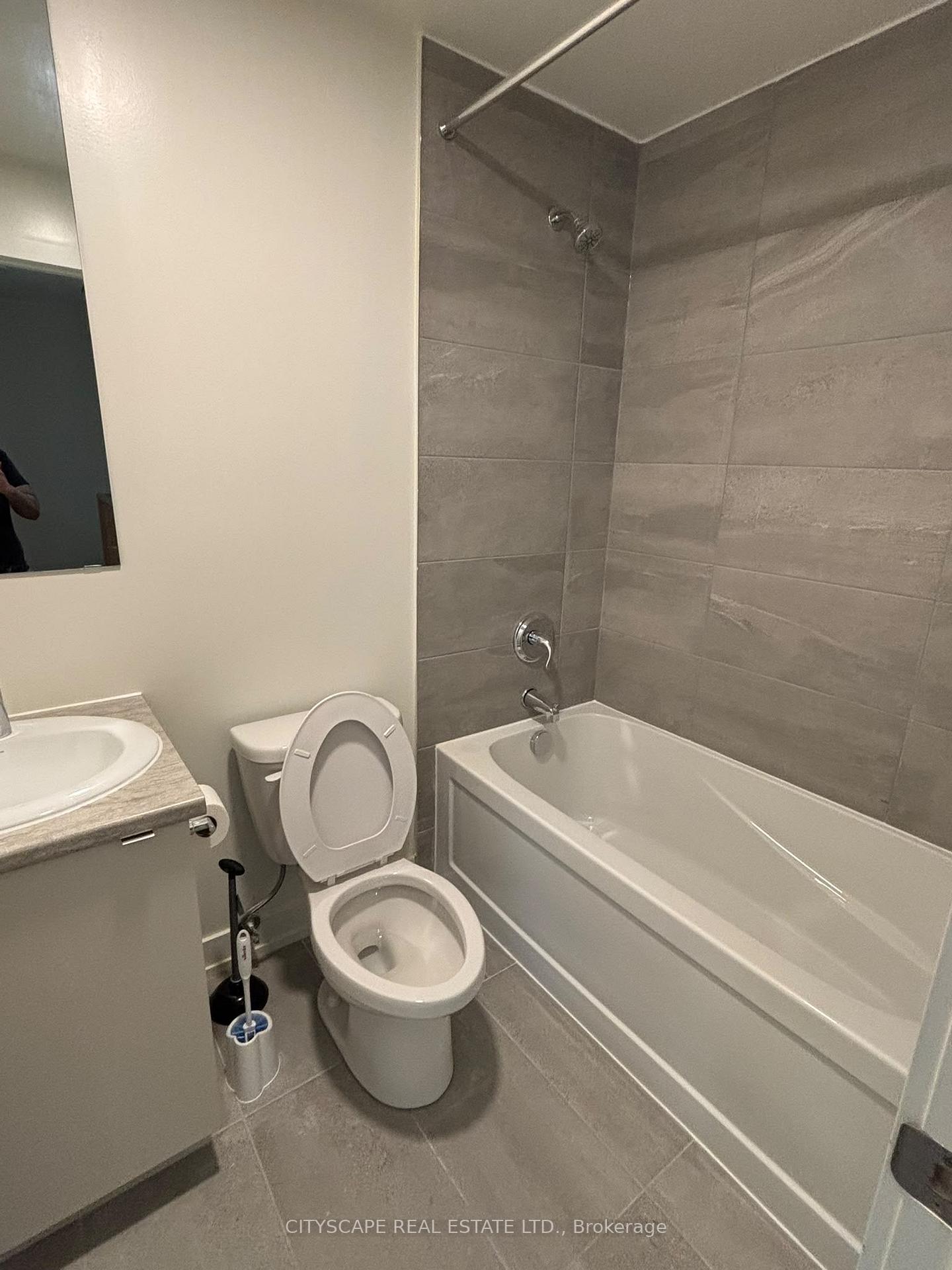 Photo 9 of Unit 304A, 16 Melbourne Avenue, St. Catharines, E. Chester — HOMEH