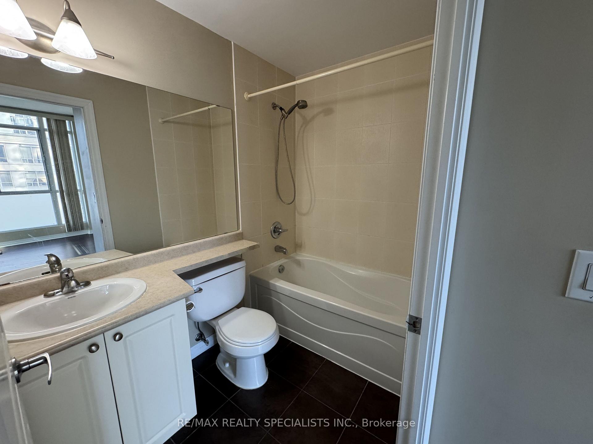 Photo 7 of Unit 2302, 225 Webb Drive, Mississauga, City Centre — HOMEH