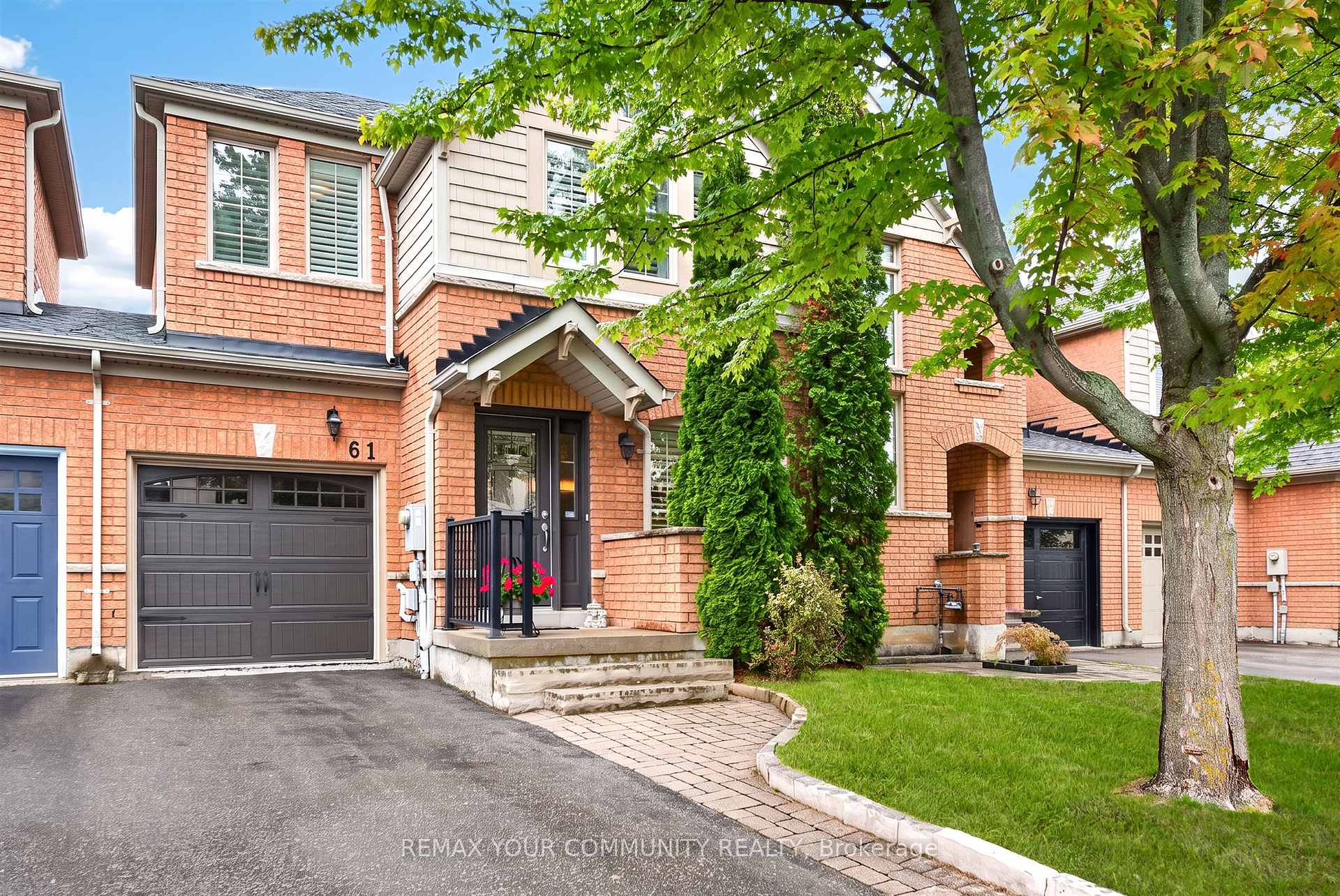 Photo 2 of 61 Cozens Drive, Richmond Hill, Oak Ridges — HOMEH