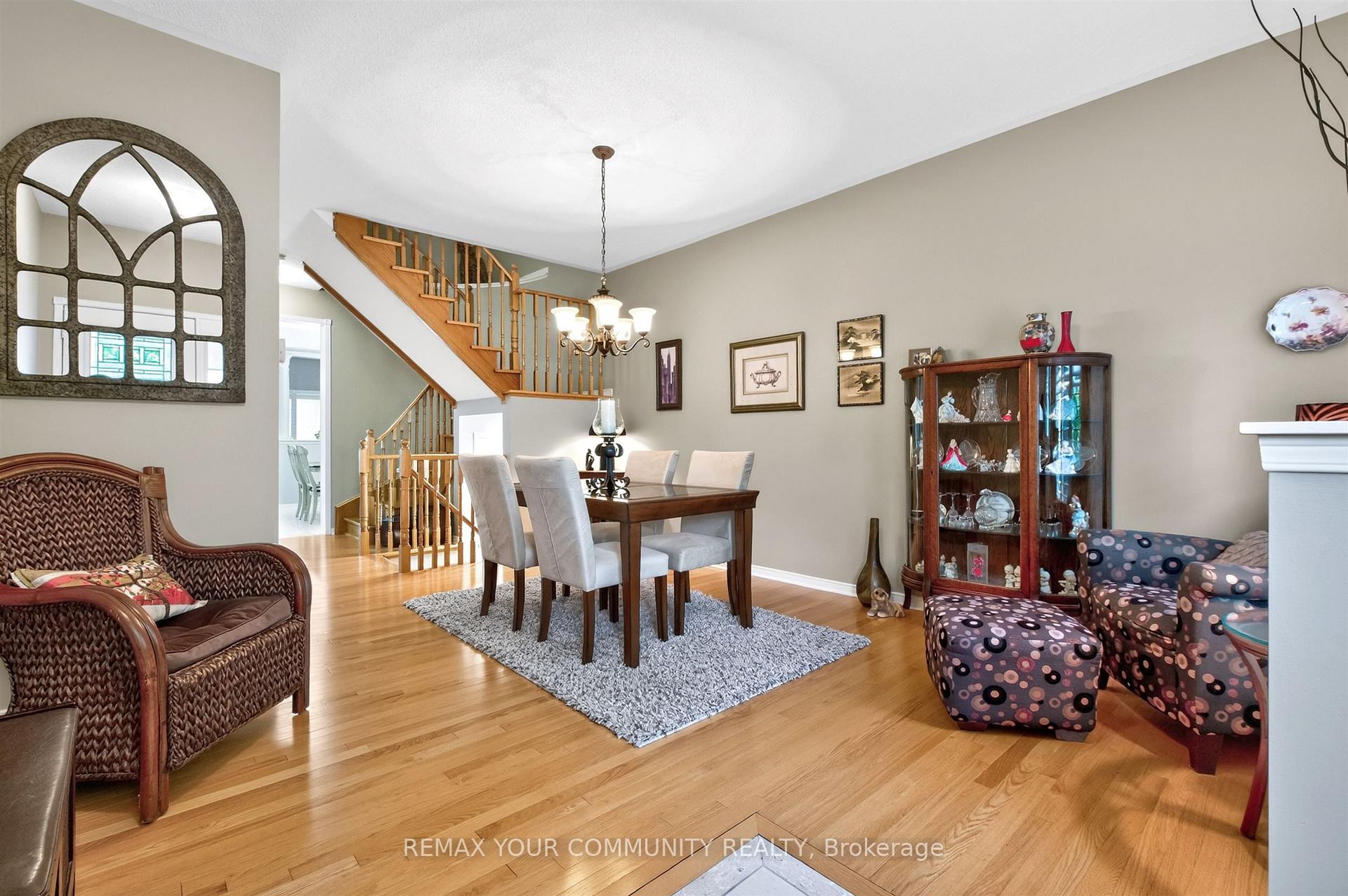 Photo 4 of 61 Cozens Drive, Richmond Hill, Oak Ridges — HOMEH
