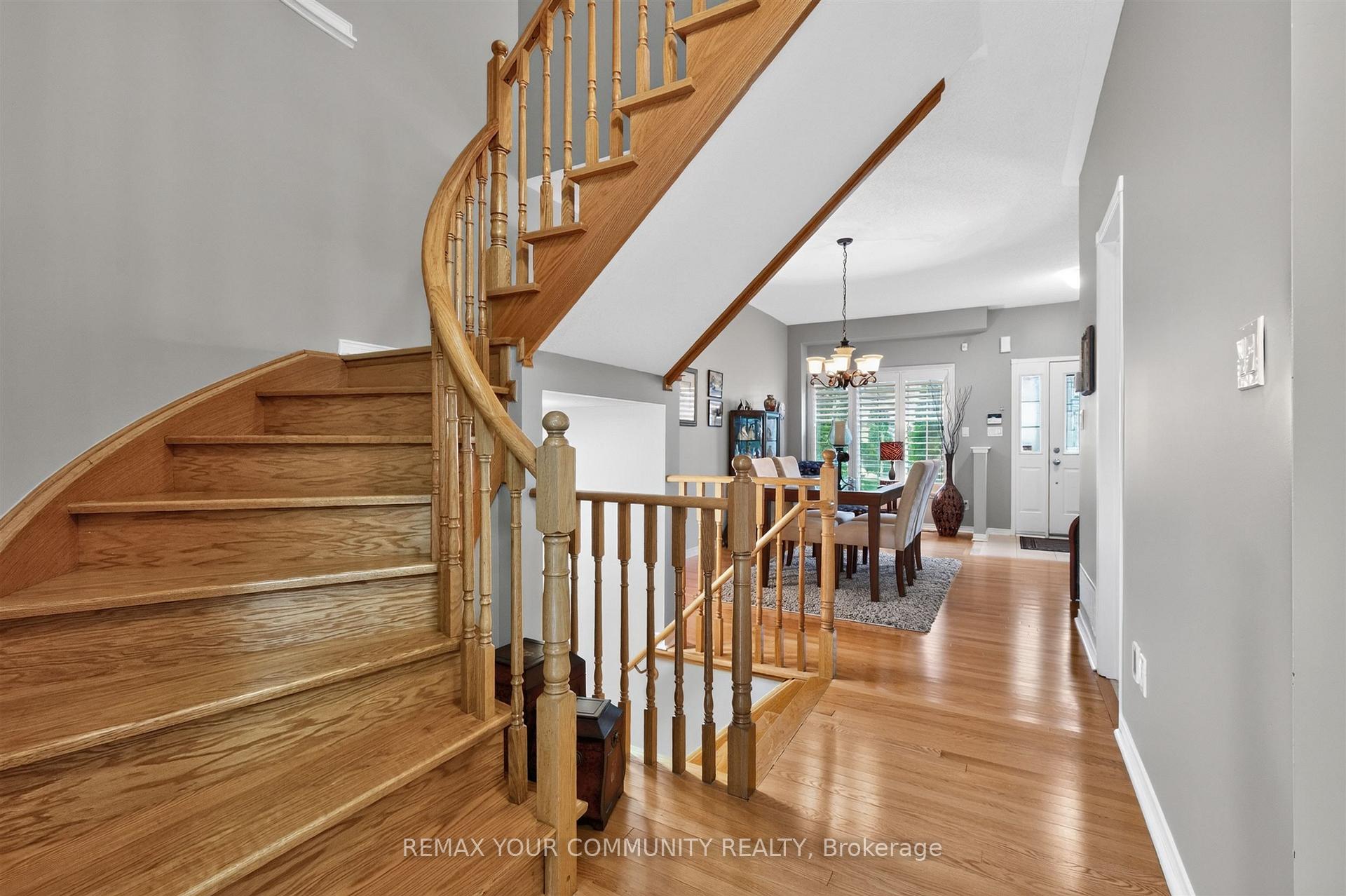 Photo 7 of 61 Cozens Drive, Richmond Hill, Oak Ridges — HOMEH