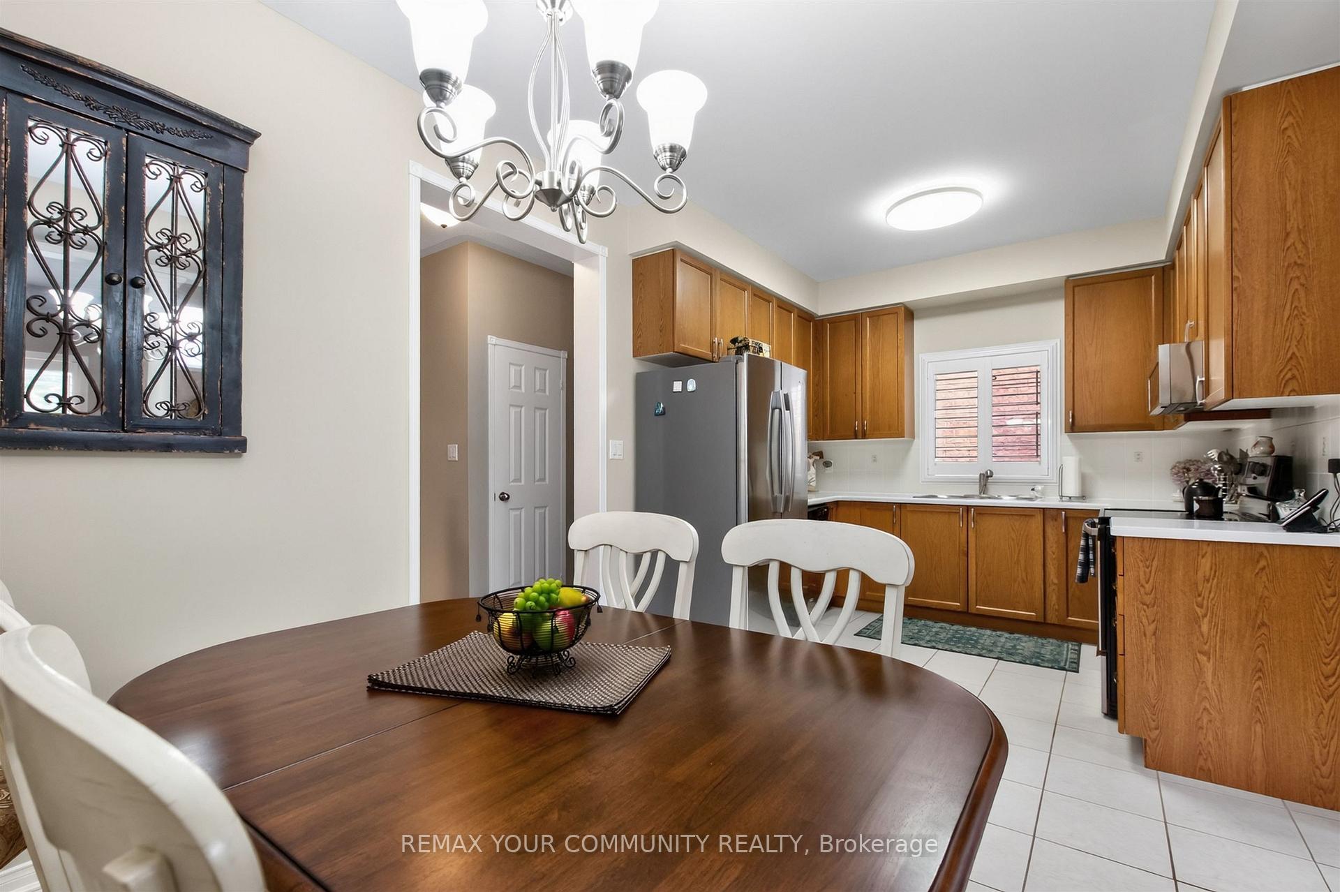 Photo 9 of 61 Cozens Drive, Richmond Hill, Oak Ridges — HOMEH