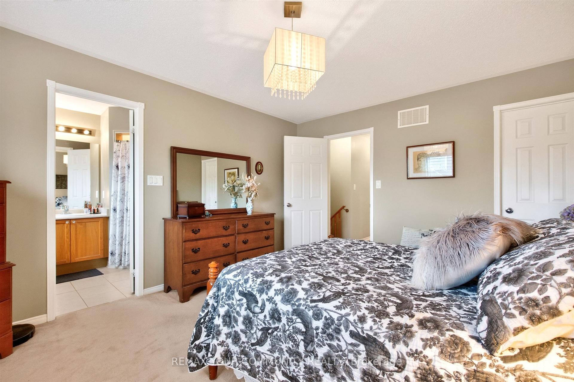 Photo 18 of 61 Cozens Drive, Richmond Hill, Oak Ridges — HOMEH