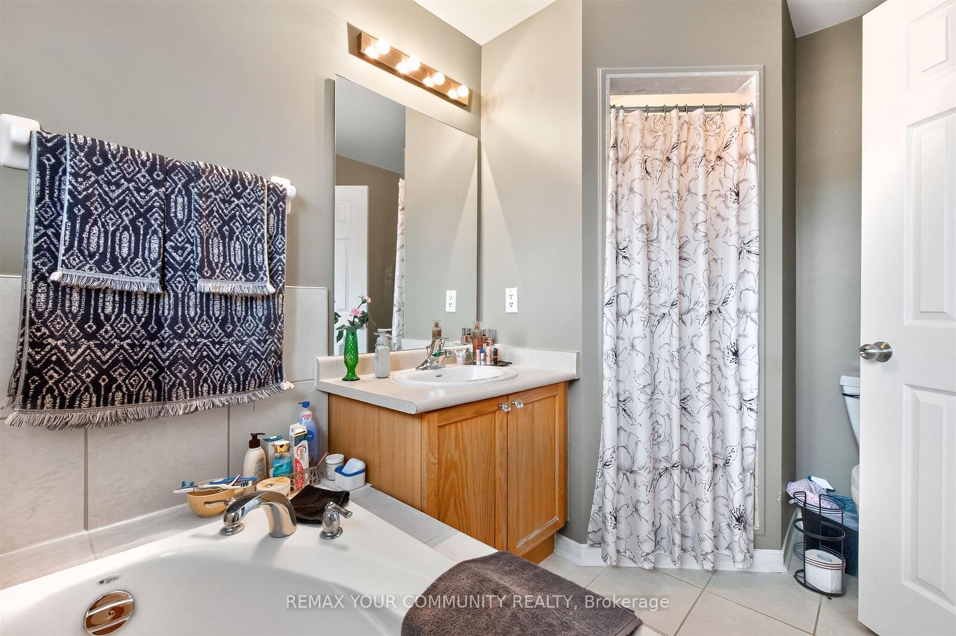 Photo 20 of 61 Cozens Drive, Richmond Hill, Oak Ridges — HOMEH