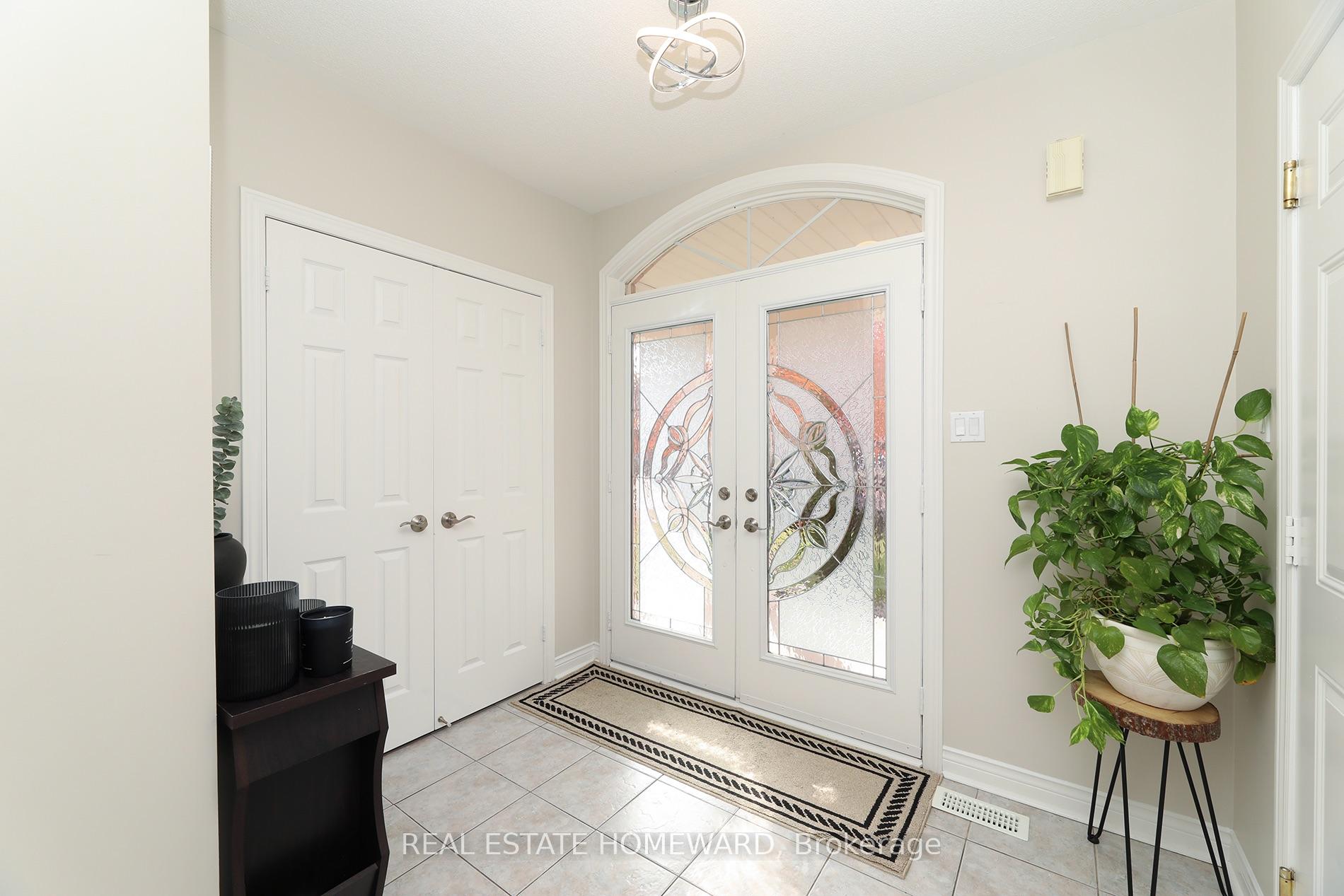 Photo 4 of 174 Tormina Boulevard, Whitby, Taunton North — HOMEH