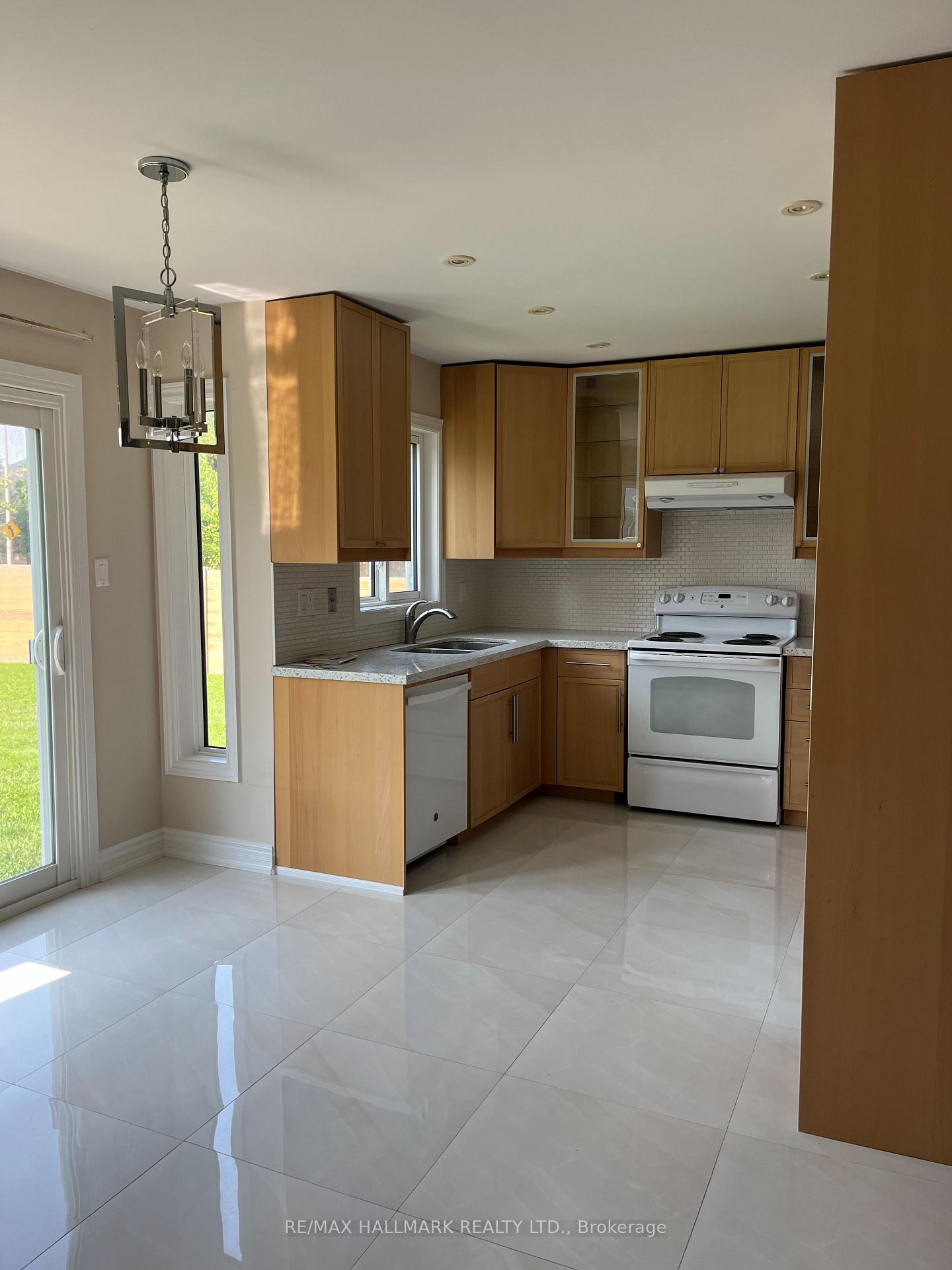 Photo 2 of 788 York Hill Boulevard, Vaughan, Crestwood-Springfarm-Yorkhill — HOMEH