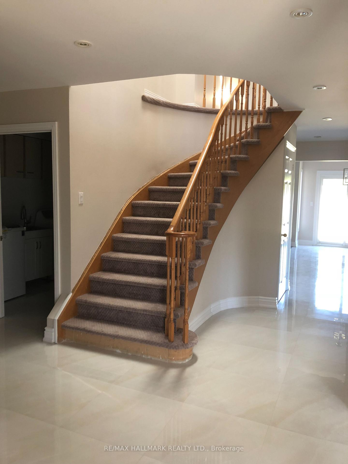 Photo 4 of 788 York Hill Boulevard, Vaughan, Crestwood-Springfarm-Yorkhill — HOMEH