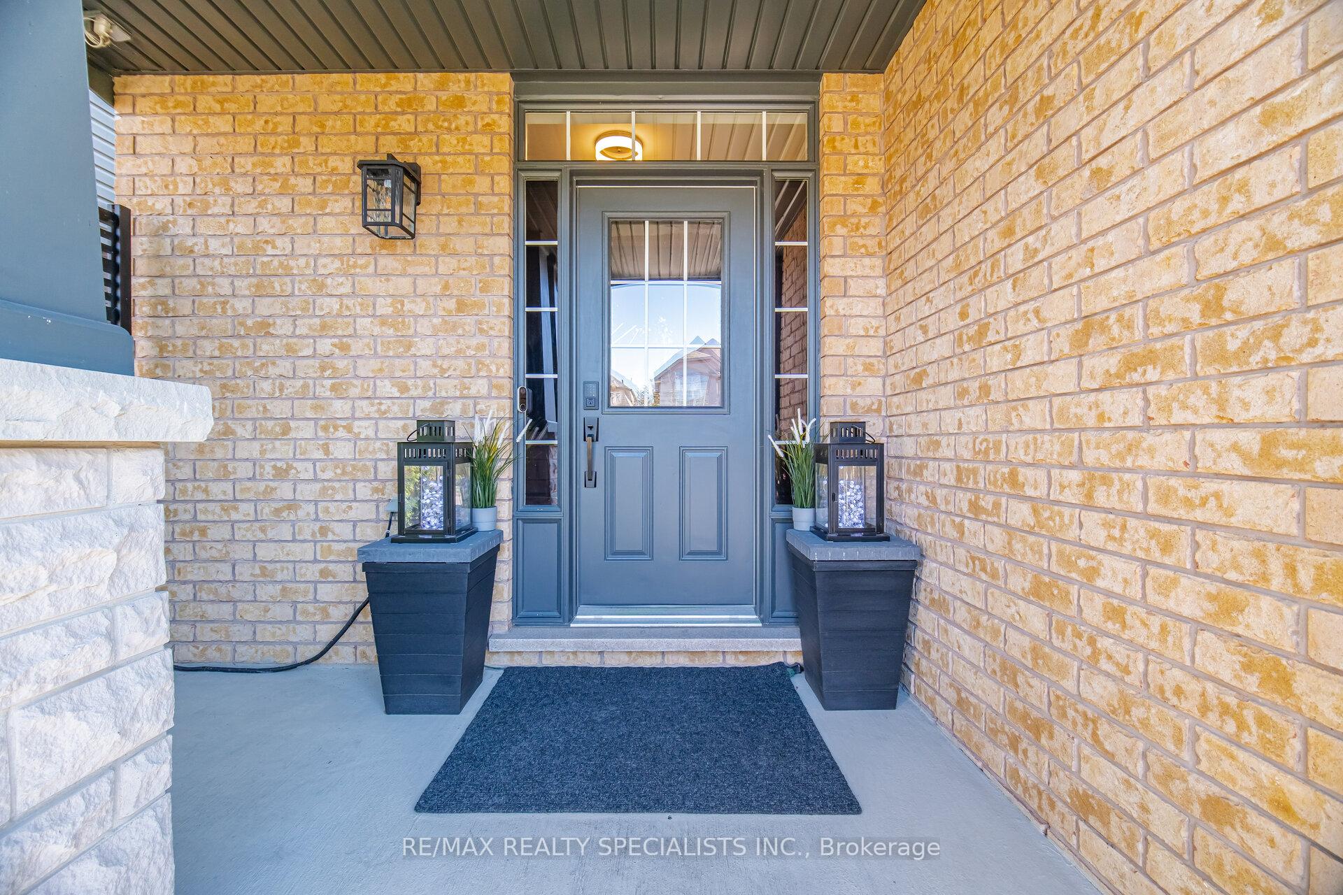 Photo 2 of 306 Montreal Circle, Hamilton, Winona Park — HOMEH