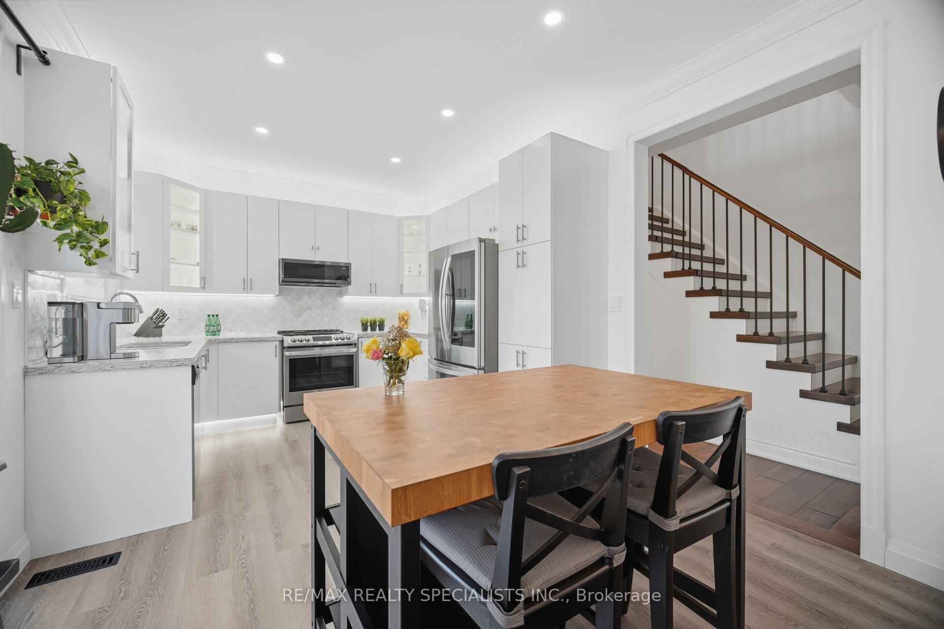 Photo 11 of 306 Montreal Circle, Hamilton, Winona Park — HOMEH