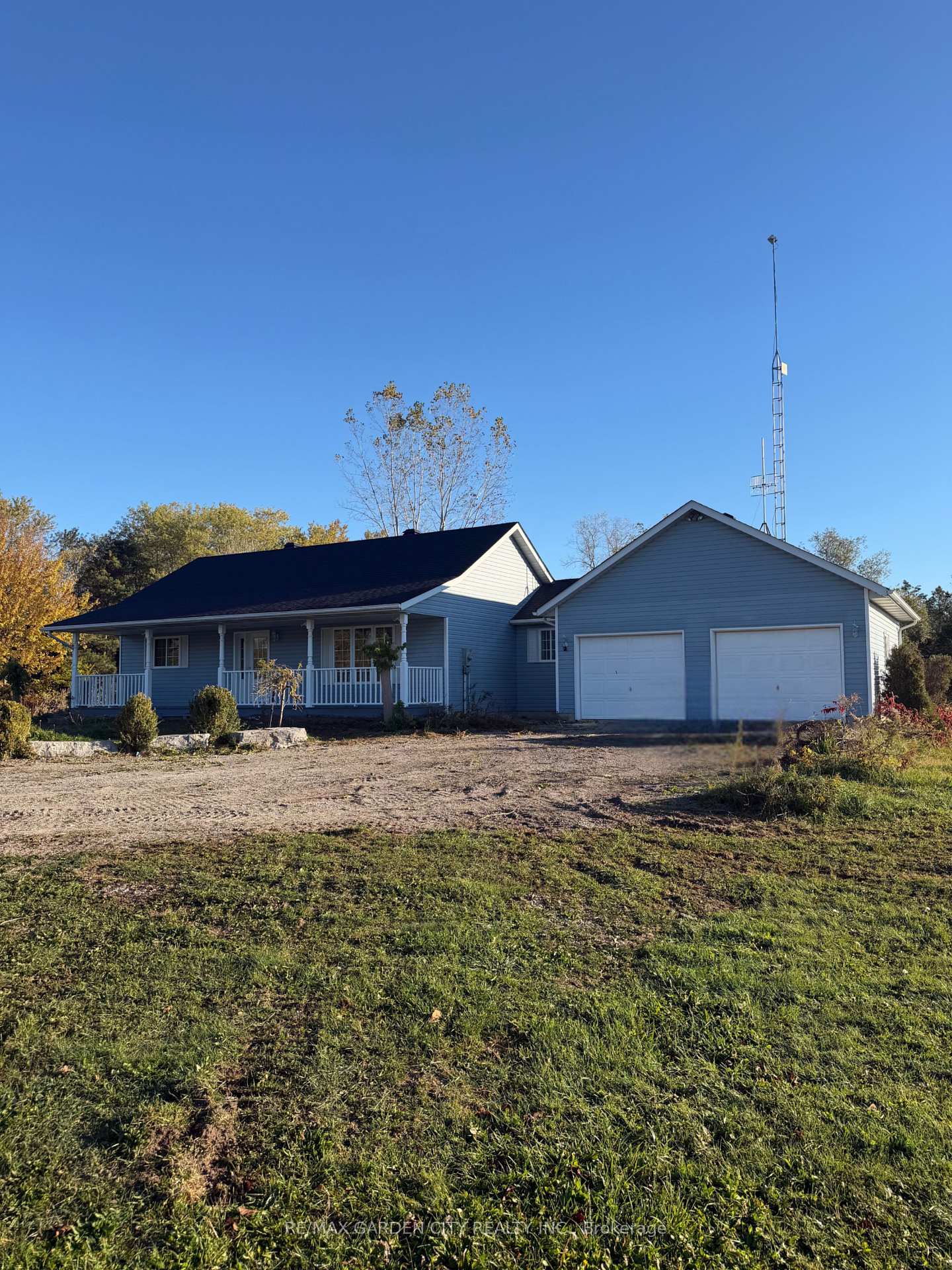 Photo of 1032 Hutchinson Road