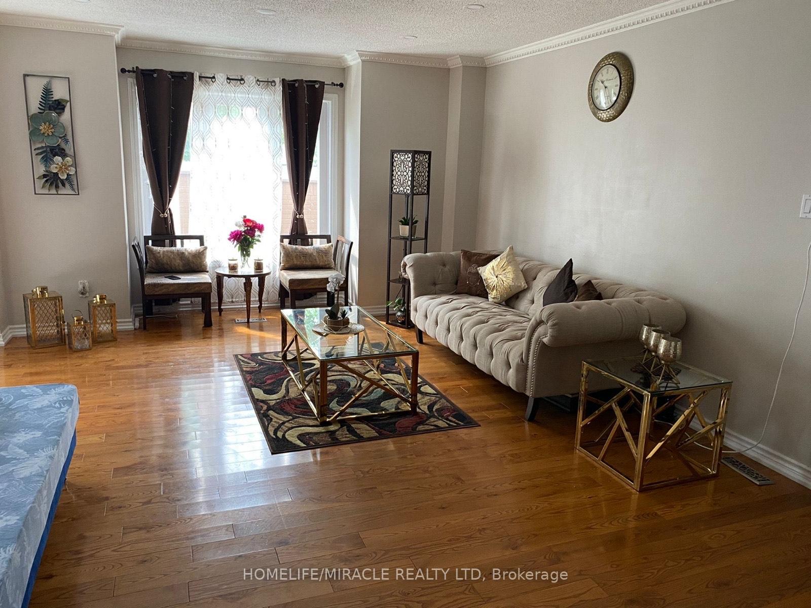 Photo 4 of 70 Blue Spruce Street, Brampton, Sandringham-Wellington — HOMEH