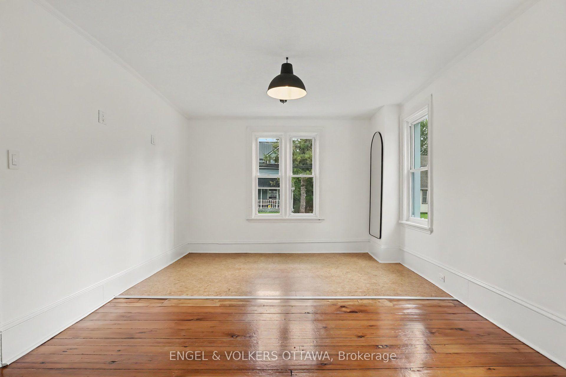 Photo 5 of 8169 Victoria Street, Ottawa, Metcalfe — HOMEH