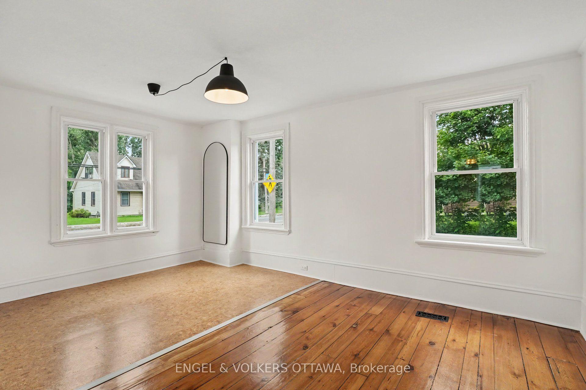 Photo 6 of 8169 Victoria Street, Ottawa, Metcalfe — HOMEH