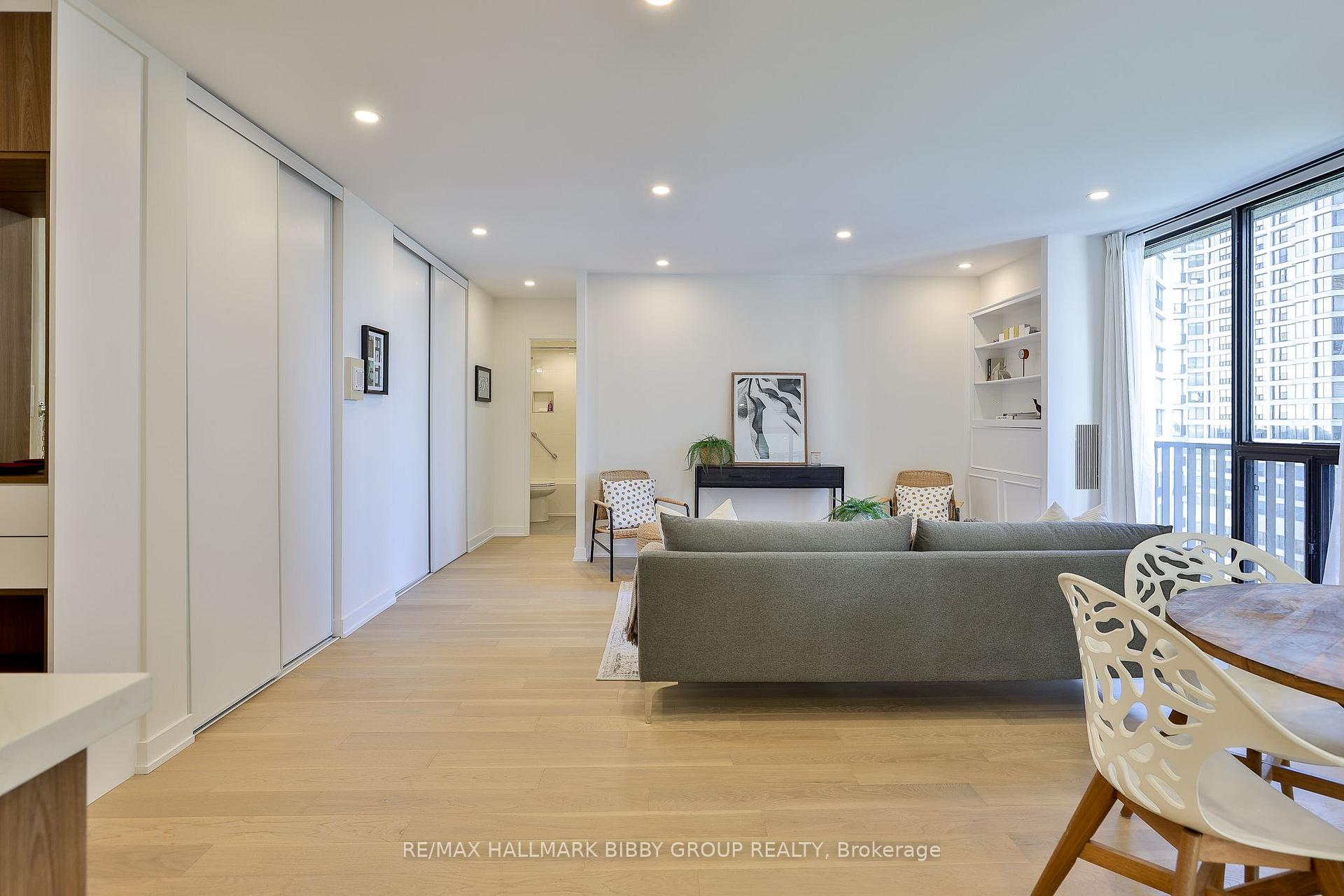 Photo 9 of Unit 1434, 33 Harbour Square, Toronto, Waterfront Communities — HOMEH