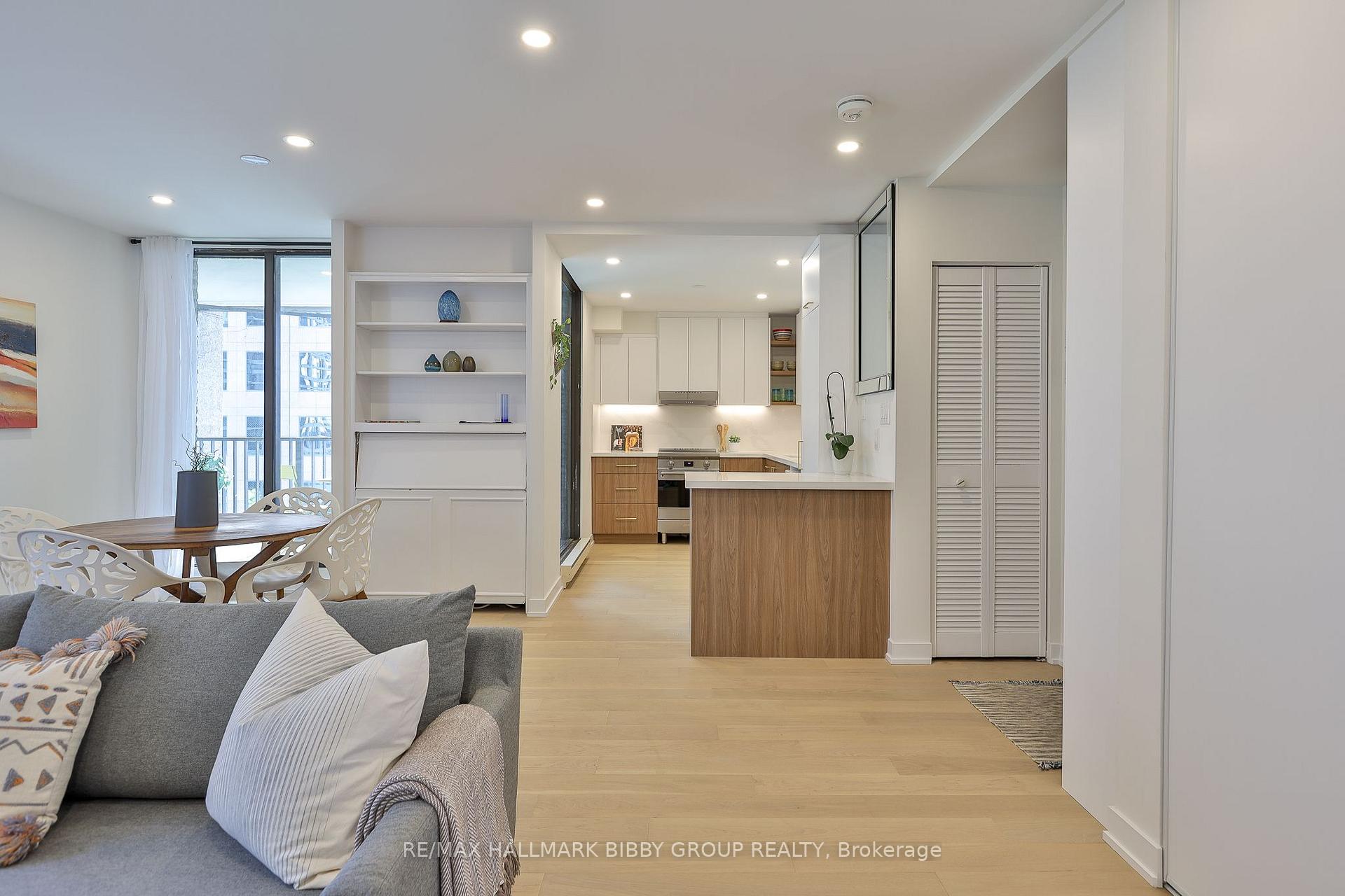 Photo 11 of Unit 1434, 33 Harbour Square, Toronto, Waterfront Communities — HOMEH