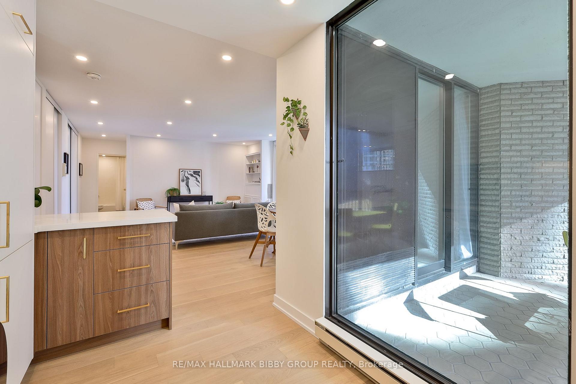 Photo 16 of Unit 1434, 33 Harbour Square, Toronto, Waterfront Communities — HOMEH