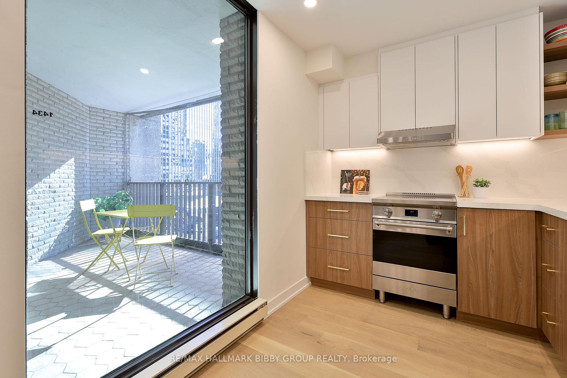 Photo 17 of Unit 1434, 33 Harbour Square, Toronto, Waterfront Communities — HOMEH