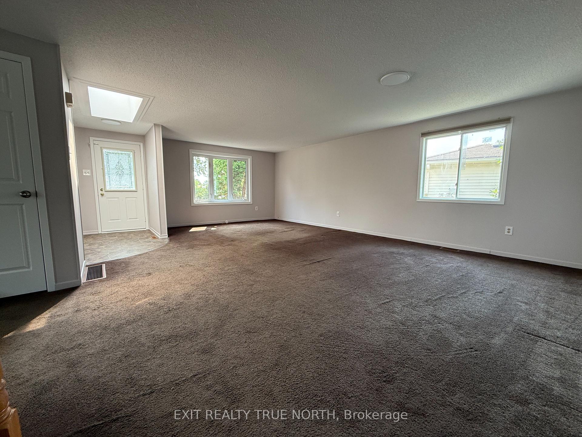 Photo 5 of 71 Hickling Trail, Barrie, Grove East — HOMEH