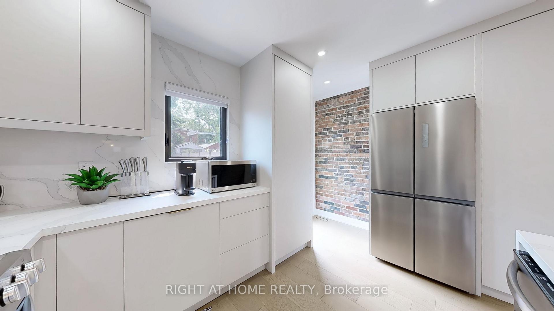 Photo 13 of 201 Springdale Boulevard, Toronto, Danforth Village-East York — HOMEH