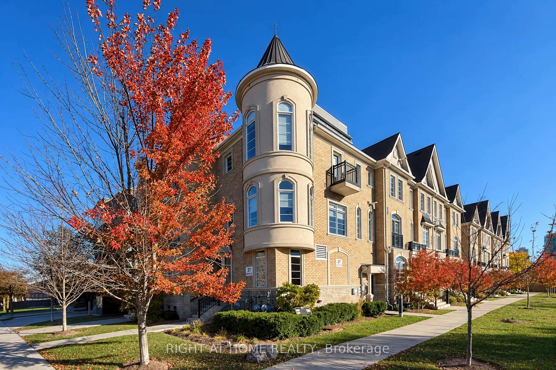 Photo 2 of Unit 1, 37 Drewry Avenue, North York, Newtonbrook West — HOMEH