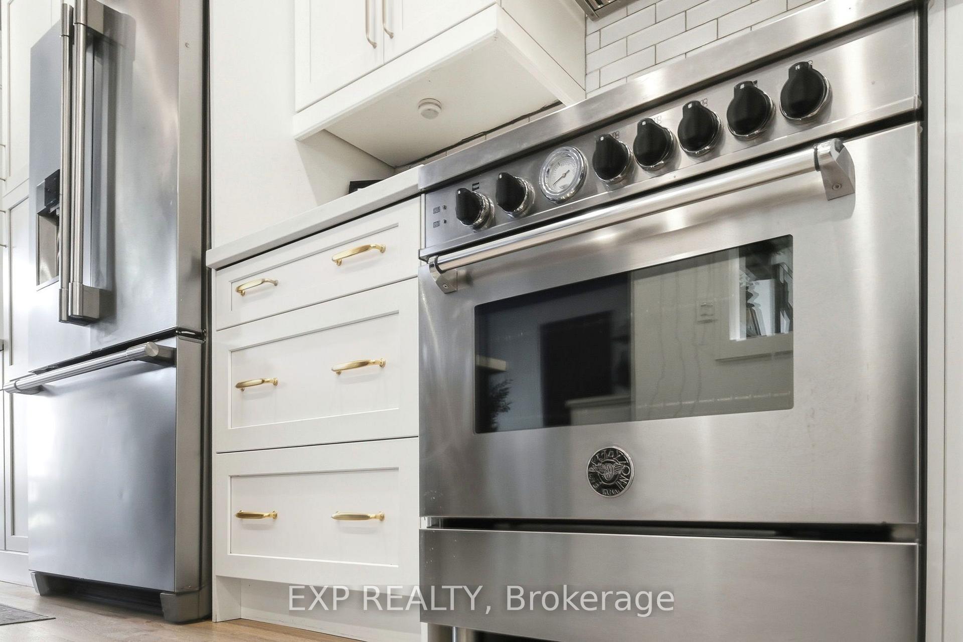 Photo 5 of 152 Underwood Drive, Whitby, Brooklin — HOMEH