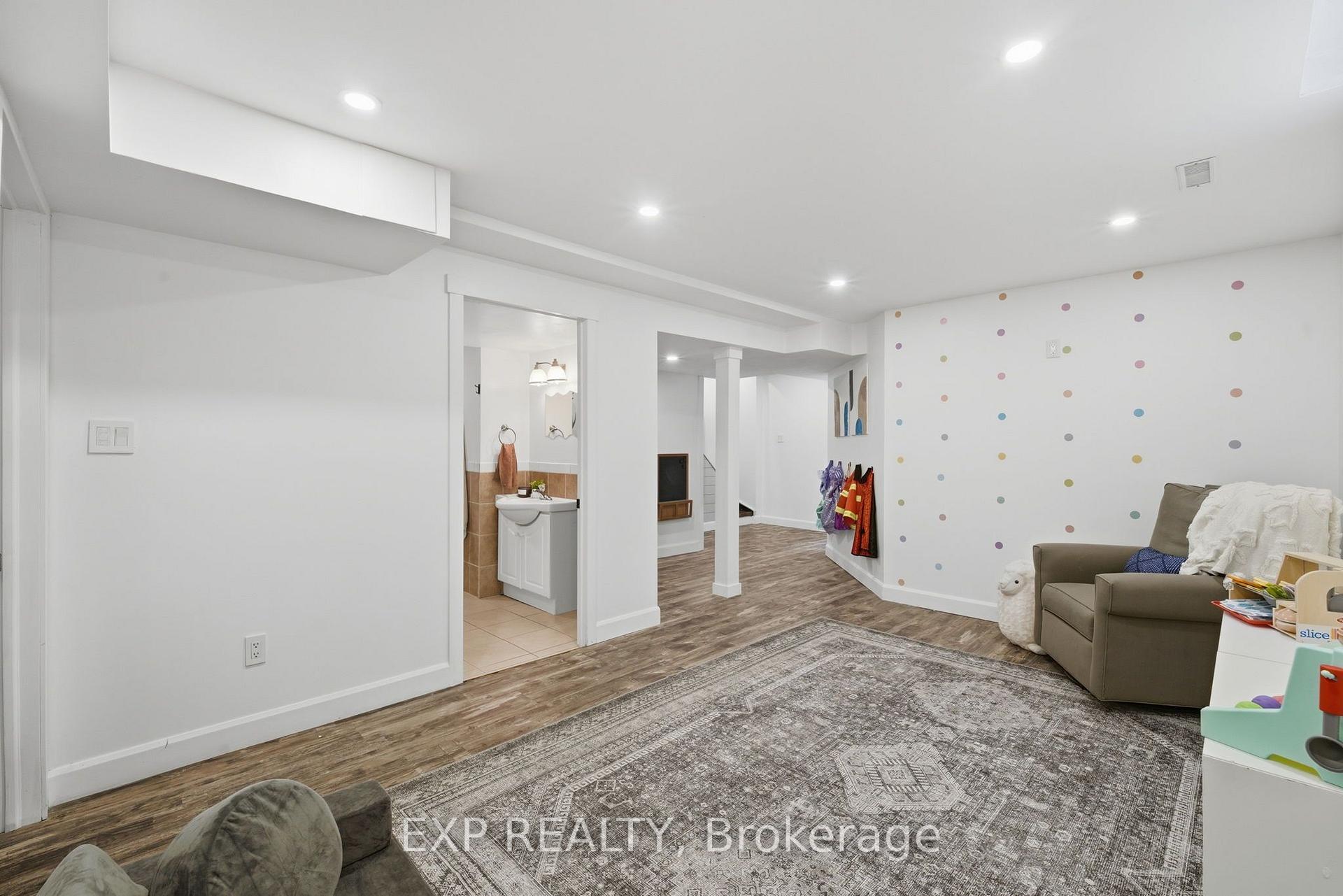 Photo 21 of 152 Underwood Drive, Whitby, Brooklin — HOMEH