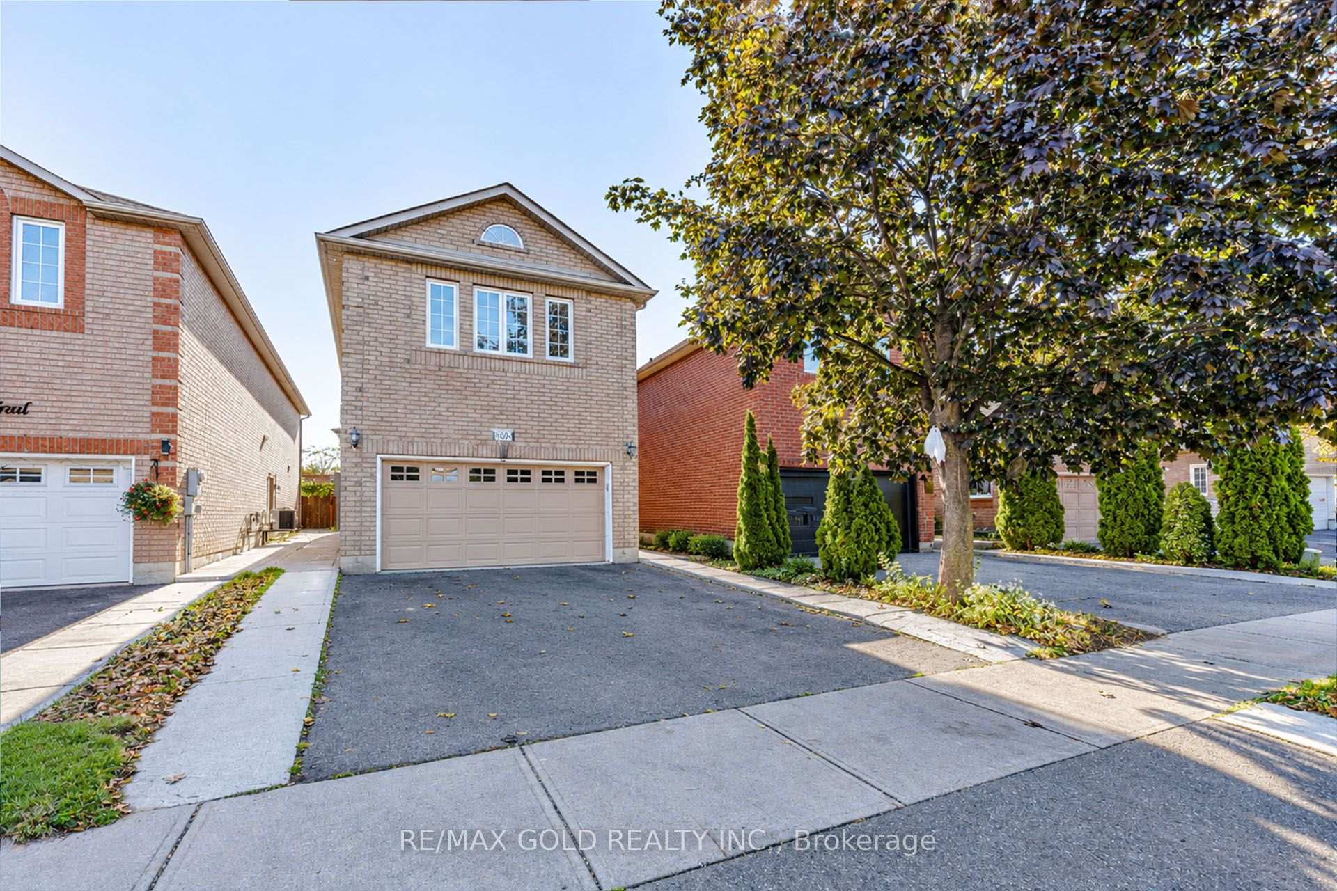 Photo 2 of 104 Tumbleweed Trail, Brampton, Fletcher's Creek South — HOMEH