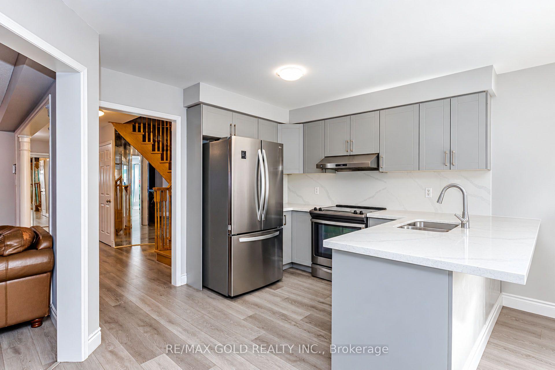 Photo 10 of 104 Tumbleweed Trail, Brampton, Fletcher's Creek South — HOMEH