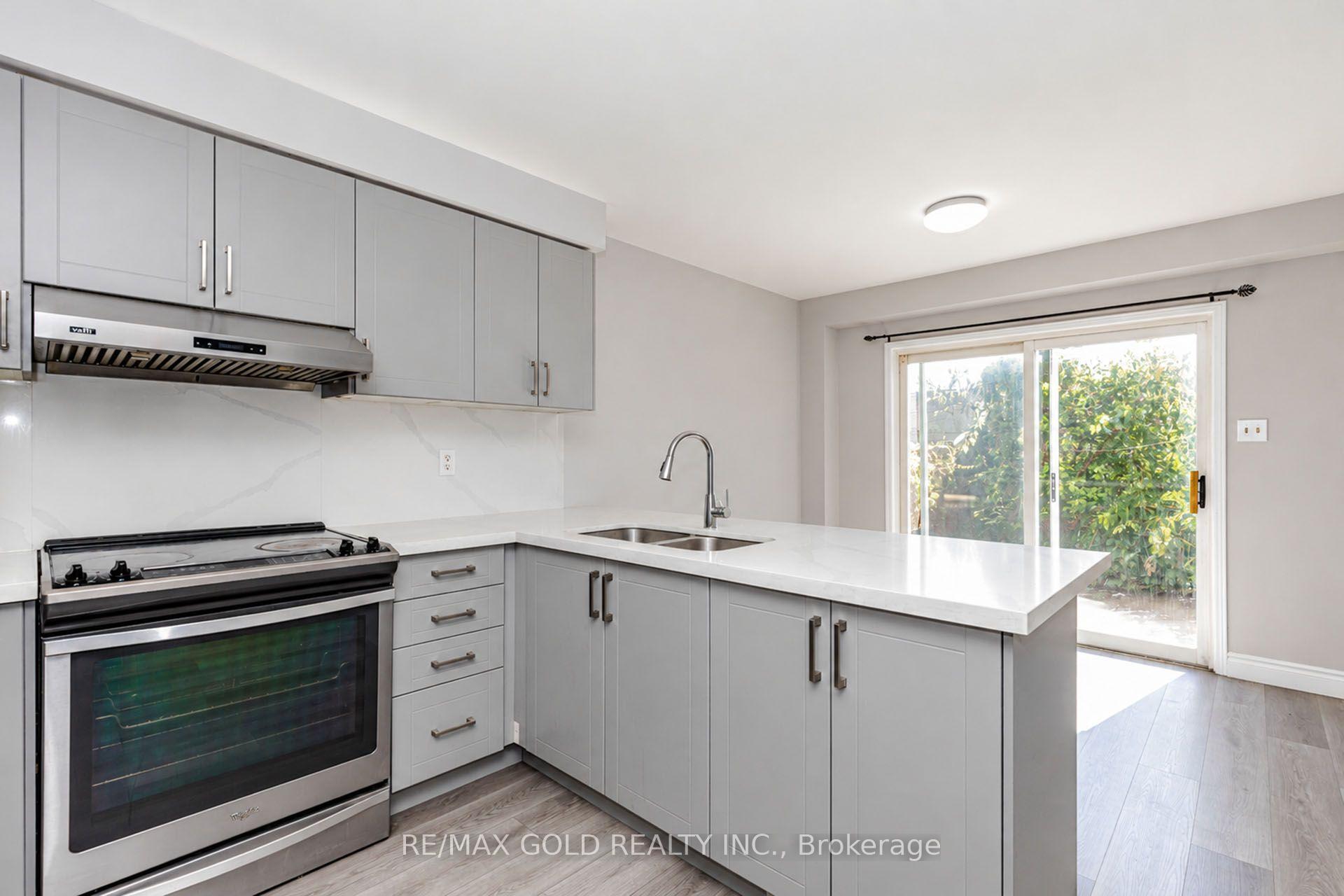 Photo 13 of 104 Tumbleweed Trail, Brampton, Fletcher's Creek South — HOMEH