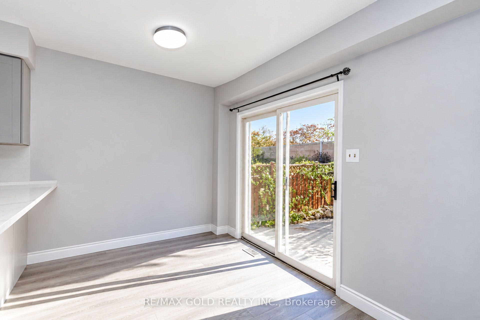 Photo 14 of 104 Tumbleweed Trail, Brampton, Fletcher's Creek South — HOMEH