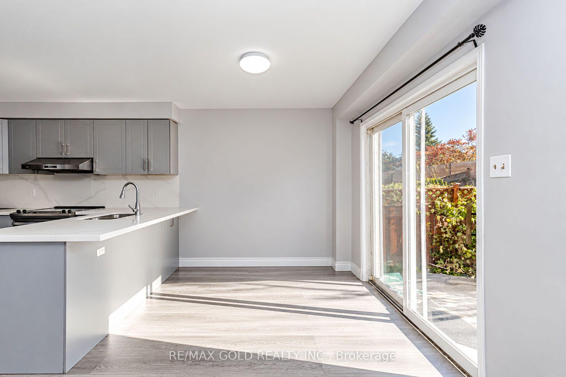 Photo 15 of 104 Tumbleweed Trail, Brampton, Fletcher's Creek South — HOMEH