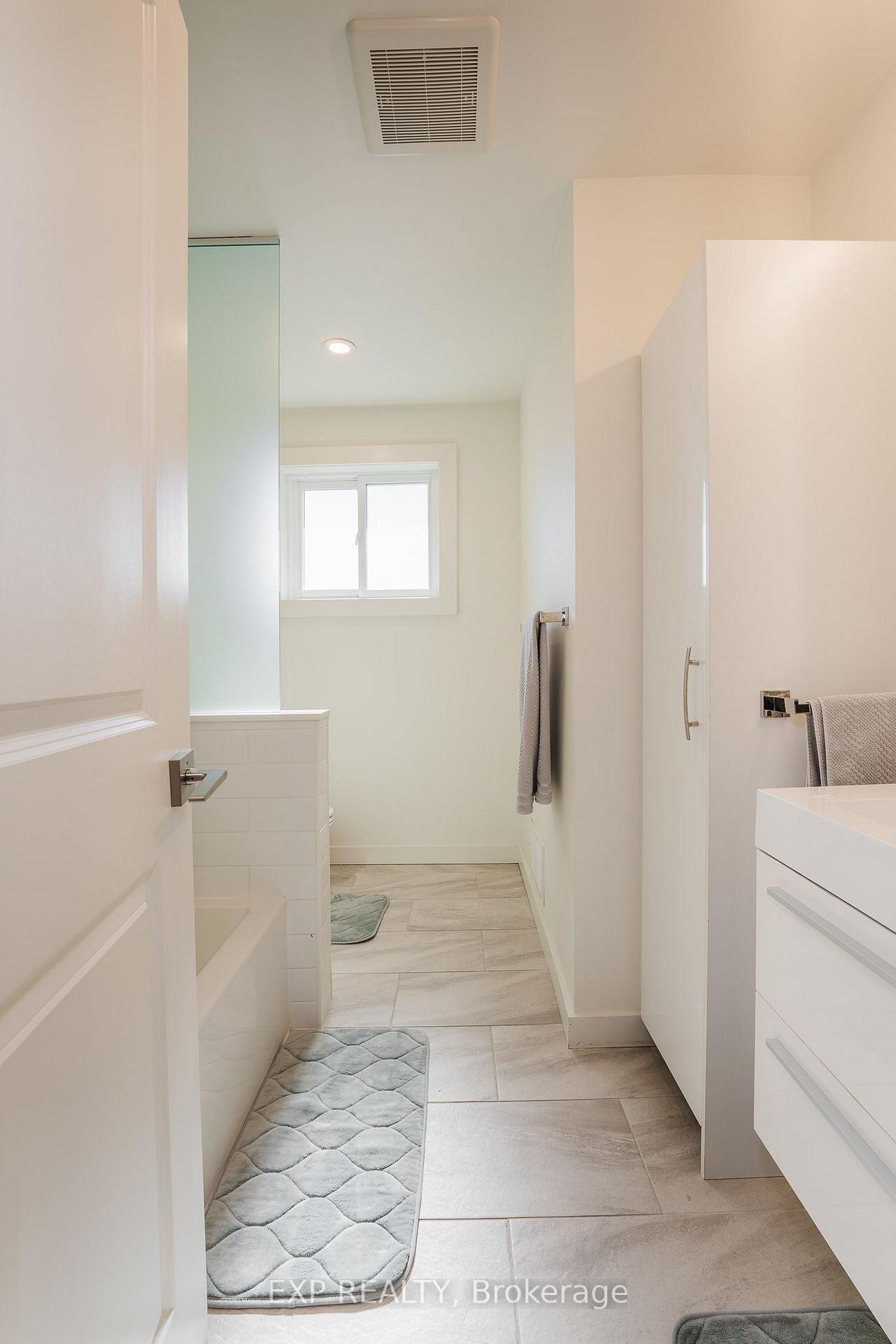Photo 19 of 60 Gooderham Drive, Scarborough, Wexford-Maryvale — HOMEH