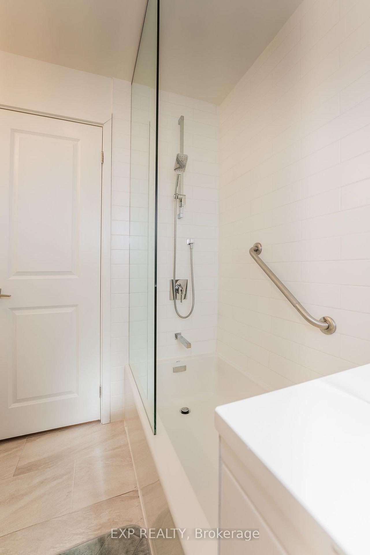 Photo 20 of 60 Gooderham Drive, Scarborough, Wexford-Maryvale — HOMEH