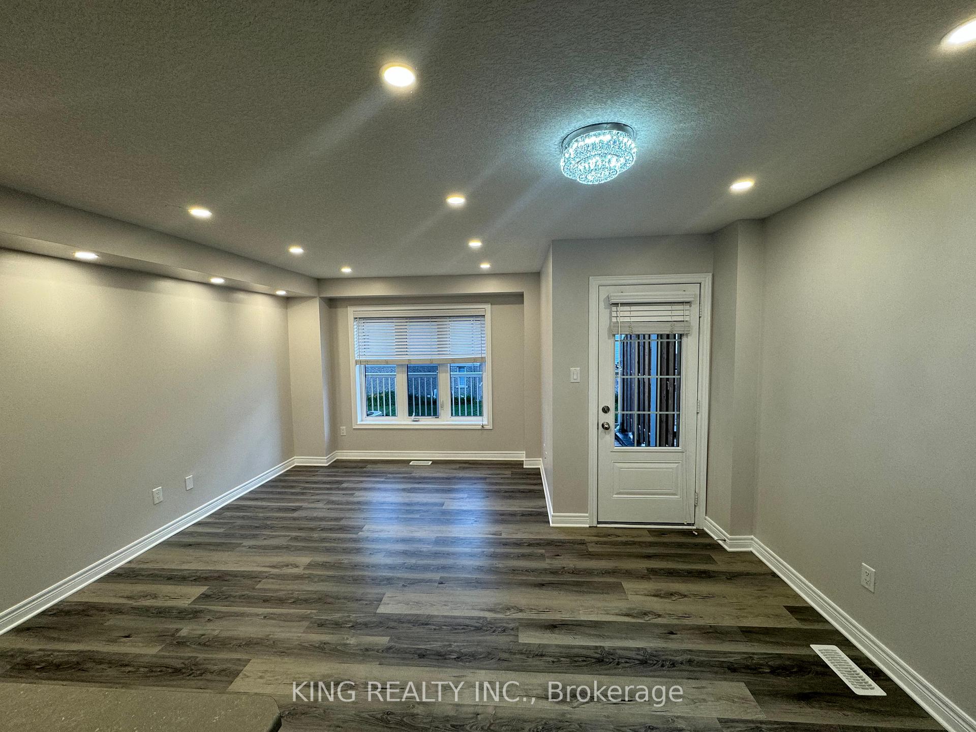 Photo 4 of 632 Linden Drive, Cambridge, Pioneer Tower West — HOMEH