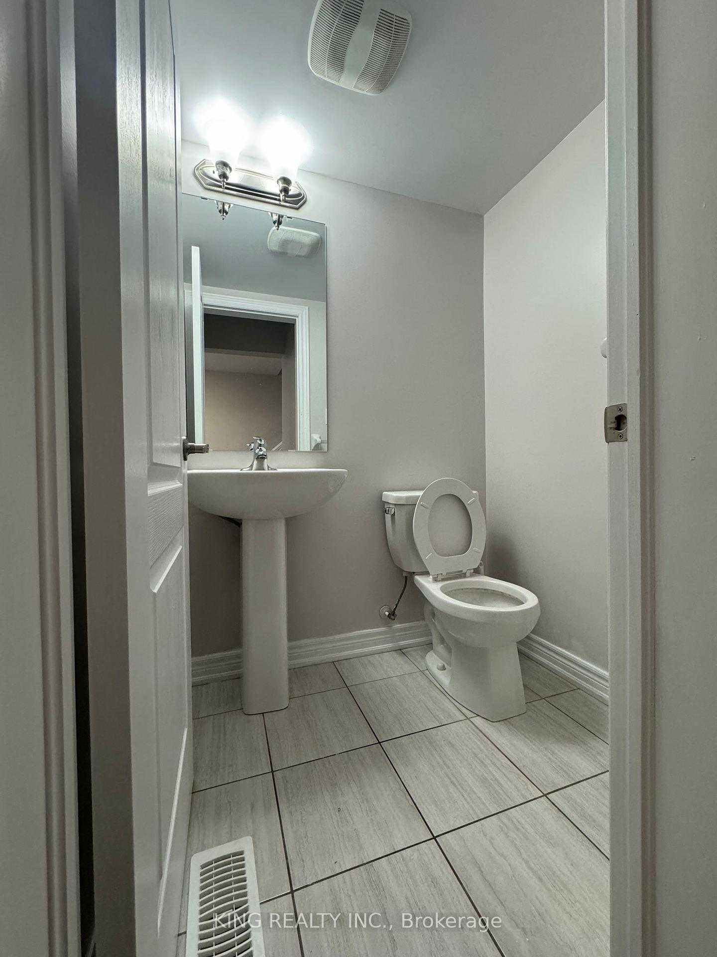 Photo 6 of 632 Linden Drive, Cambridge, Pioneer Tower West — HOMEH