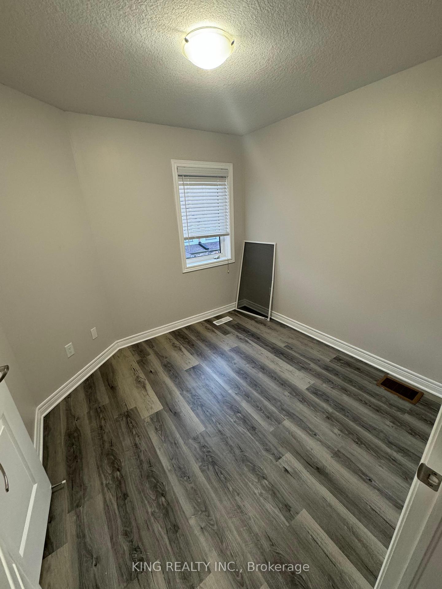 Photo 13 of 632 Linden Drive, Cambridge, Pioneer Tower West — HOMEH
