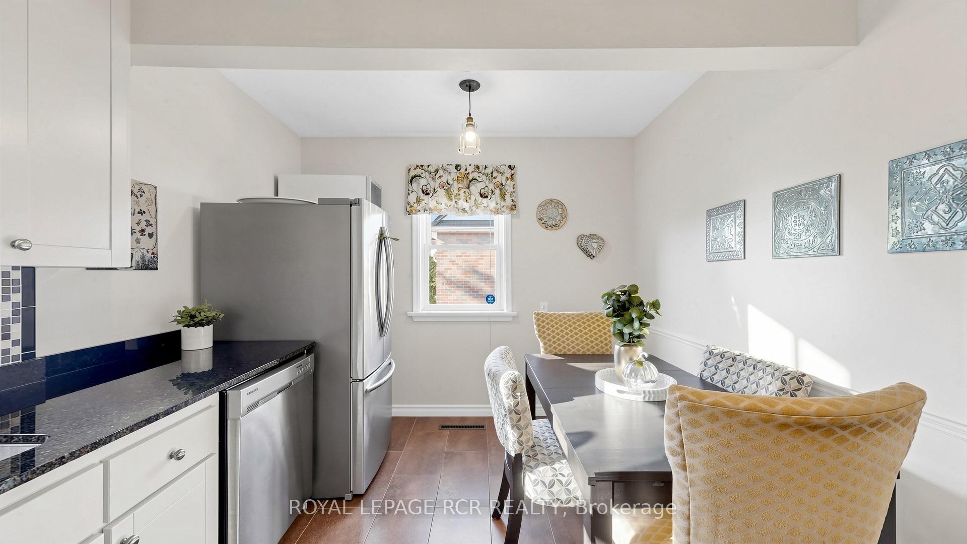 Photo 11 of 26 Newton Street, Barrie, Wellington — HOMEH