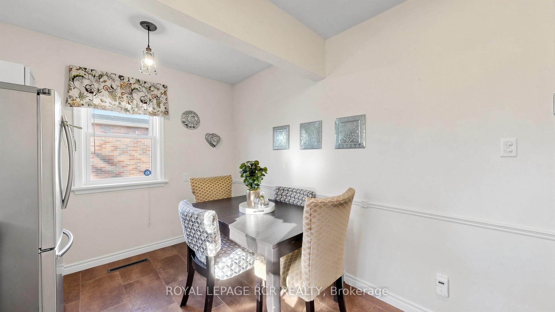 Photo 12 of 26 Newton Street, Barrie, Wellington — HOMEH