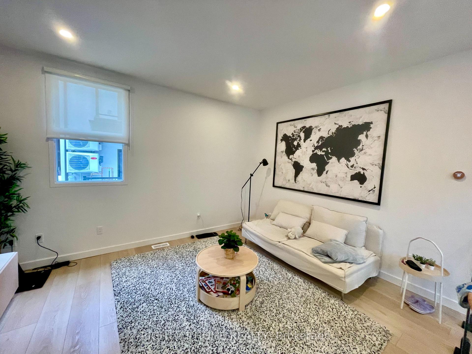 Photo 2 of Unit 5, 367 Howland Avenue, Toronto, Casa Loma — HOMEH