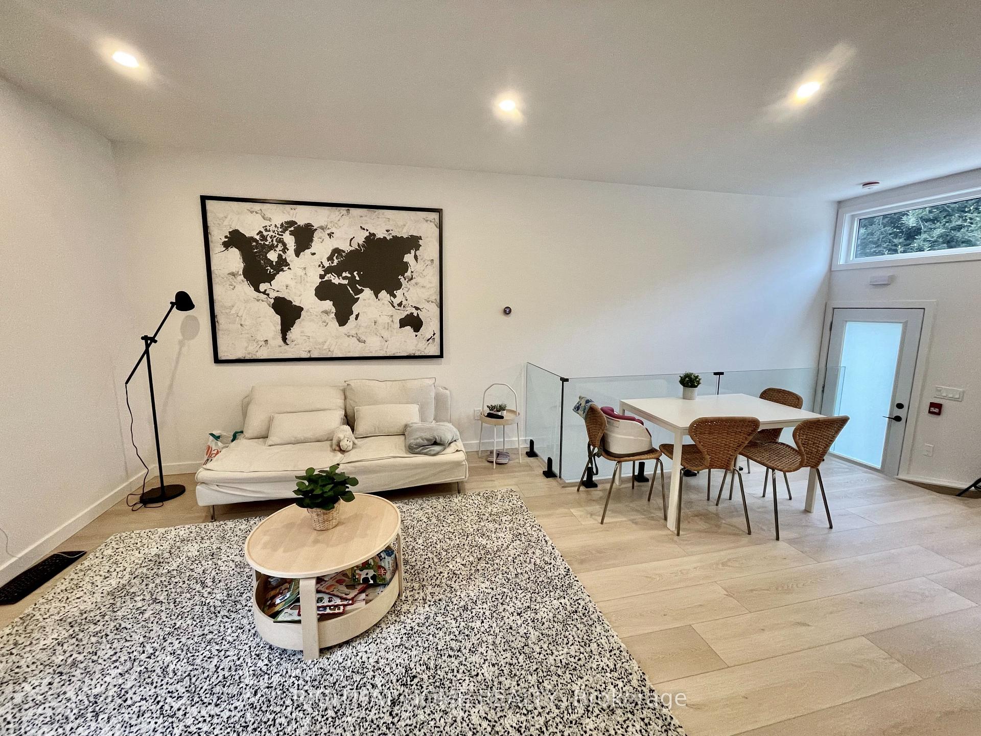Photo 4 of Unit 5, 367 Howland Avenue, Toronto, Casa Loma — HOMEH
