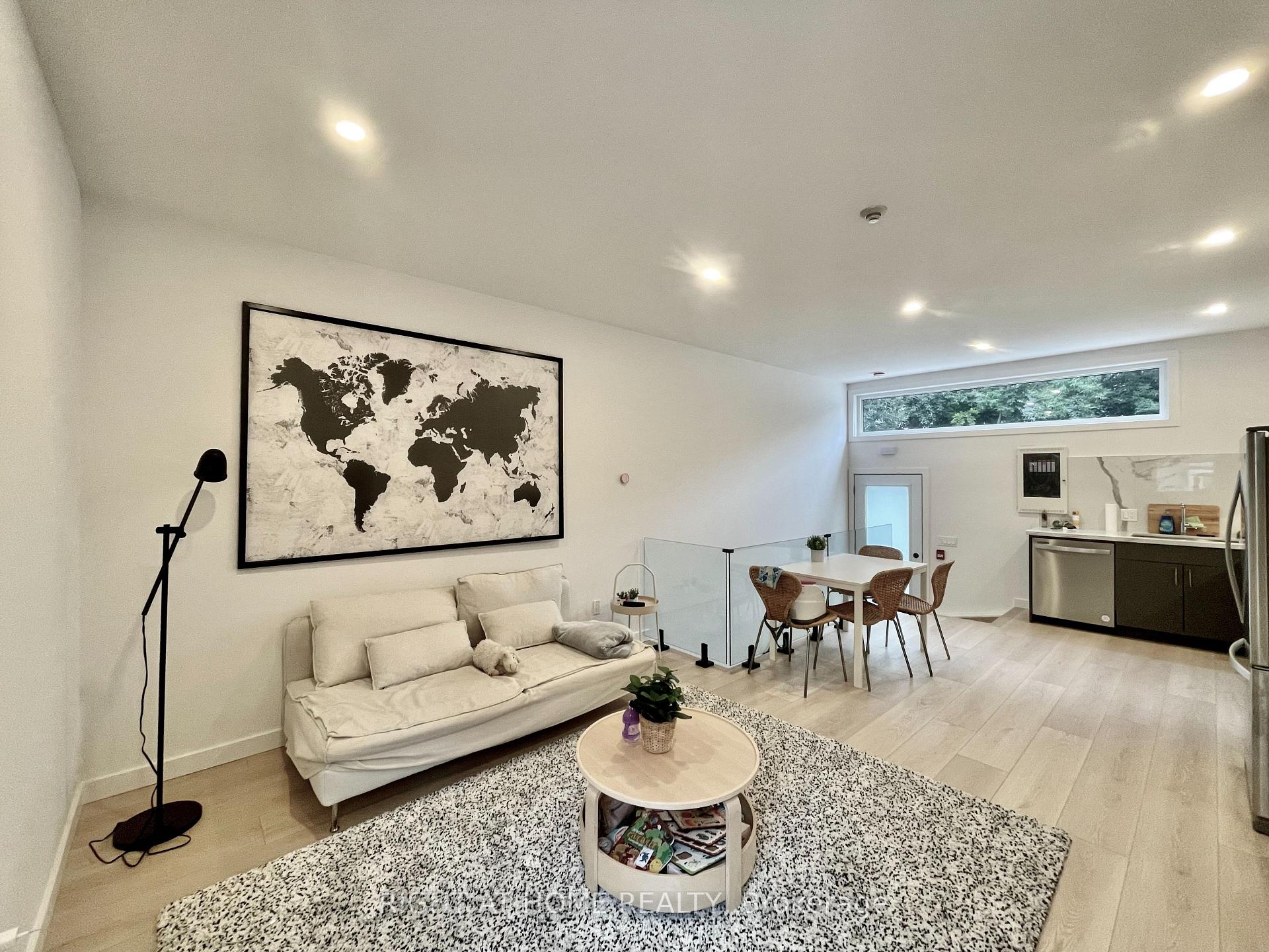 Photo 5 of Unit 5, 367 Howland Avenue, Toronto, Casa Loma — HOMEH