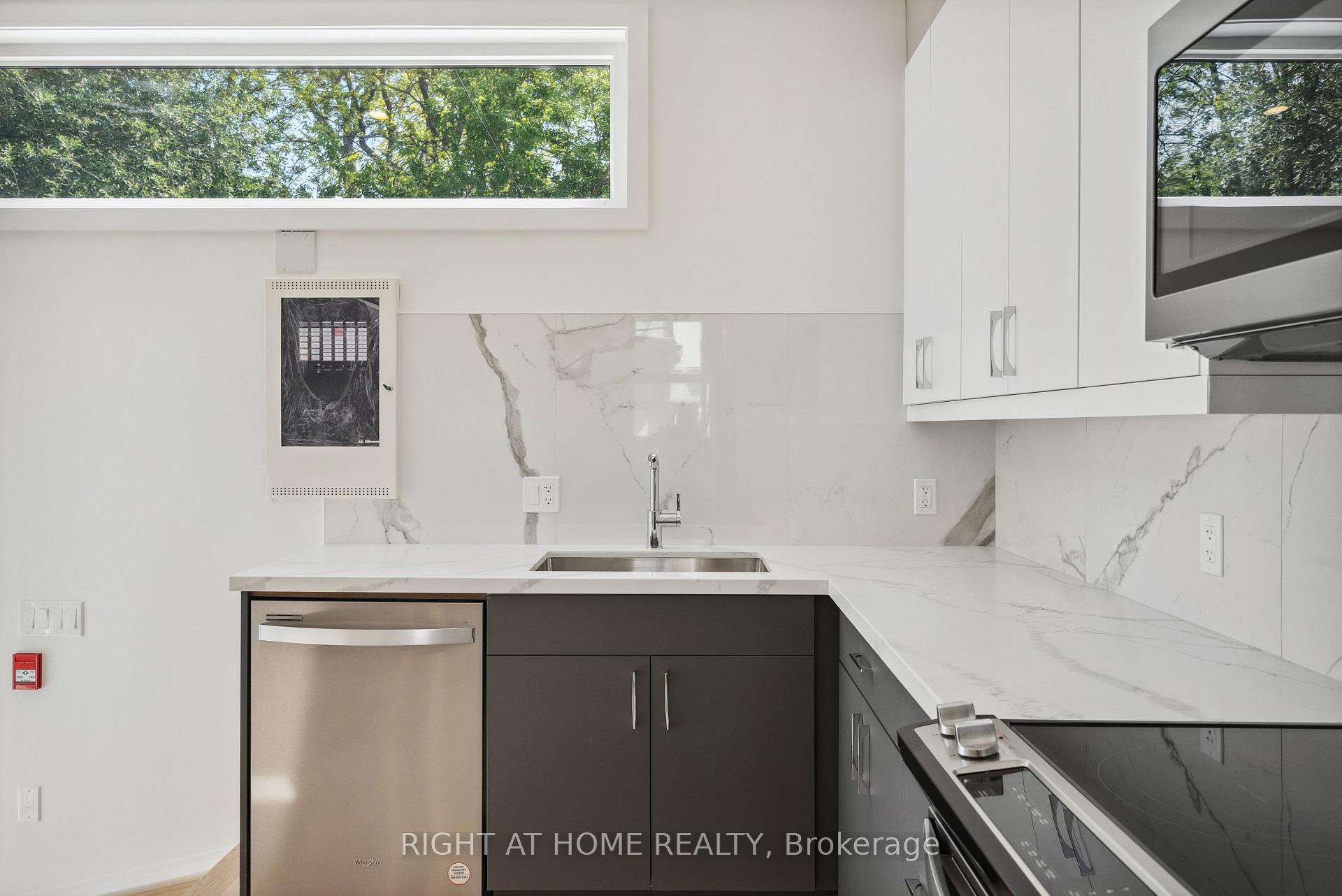 Photo 7 of Unit 5, 367 Howland Avenue, Toronto, Casa Loma — HOMEH