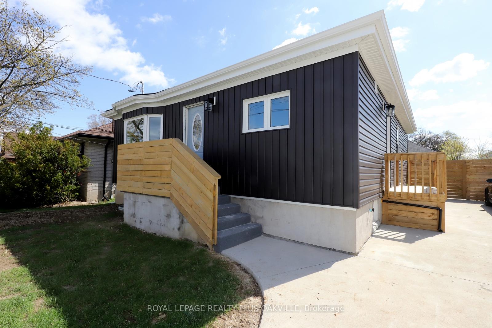 Photo 2 of Unit Main Floor, 269 West 5th Street, Hamilton, Mohawk — HOMEH