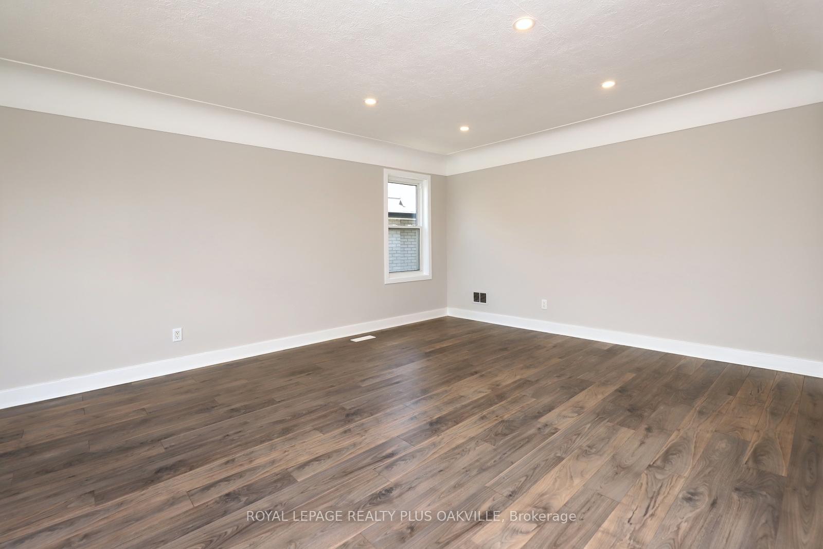 Photo 10 of Unit Main Floor, 269 West 5th Street, Hamilton, Mohawk — HOMEH