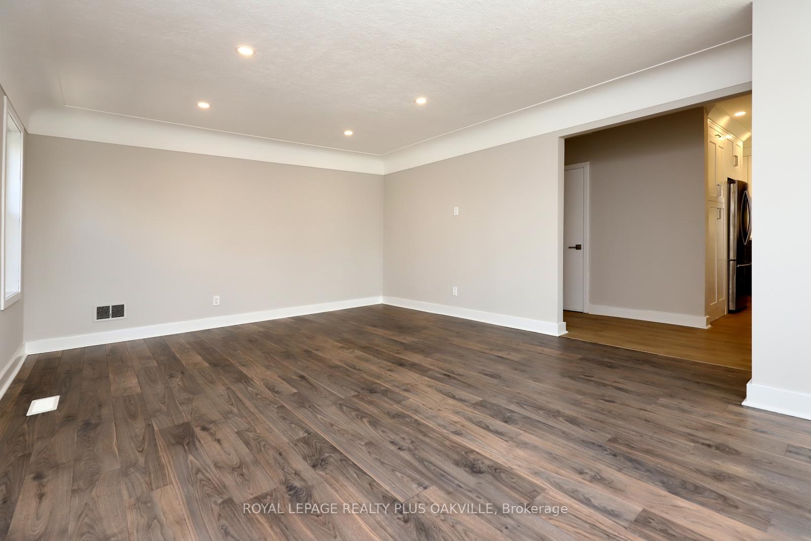Photo 11 of Unit Main Floor, 269 West 5th Street, Hamilton, Mohawk — HOMEH