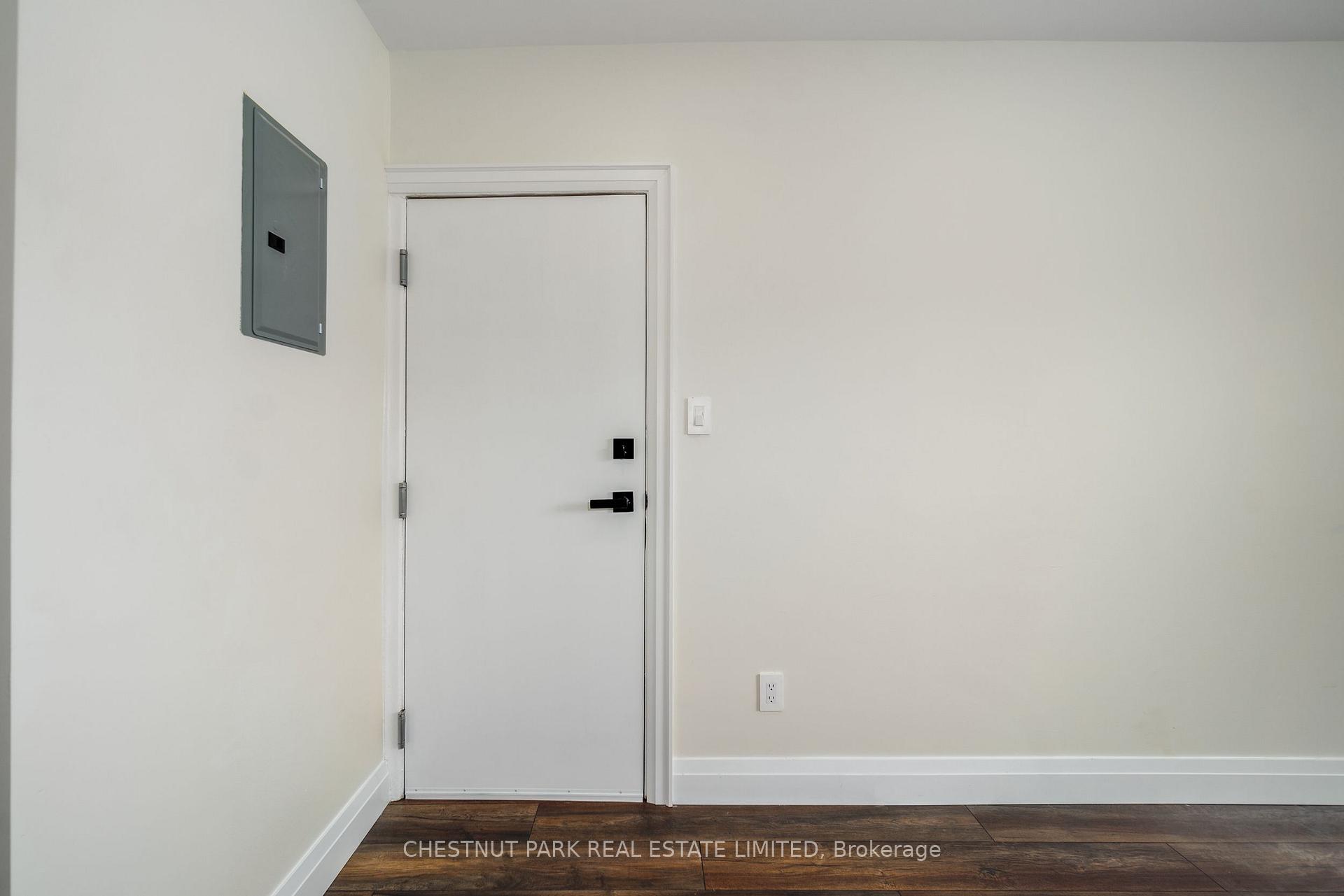 Photo 4 of Unit 3, 38 Penhurst Avenue, Etobicoke, Stonegate-Queensway — HOMEH
