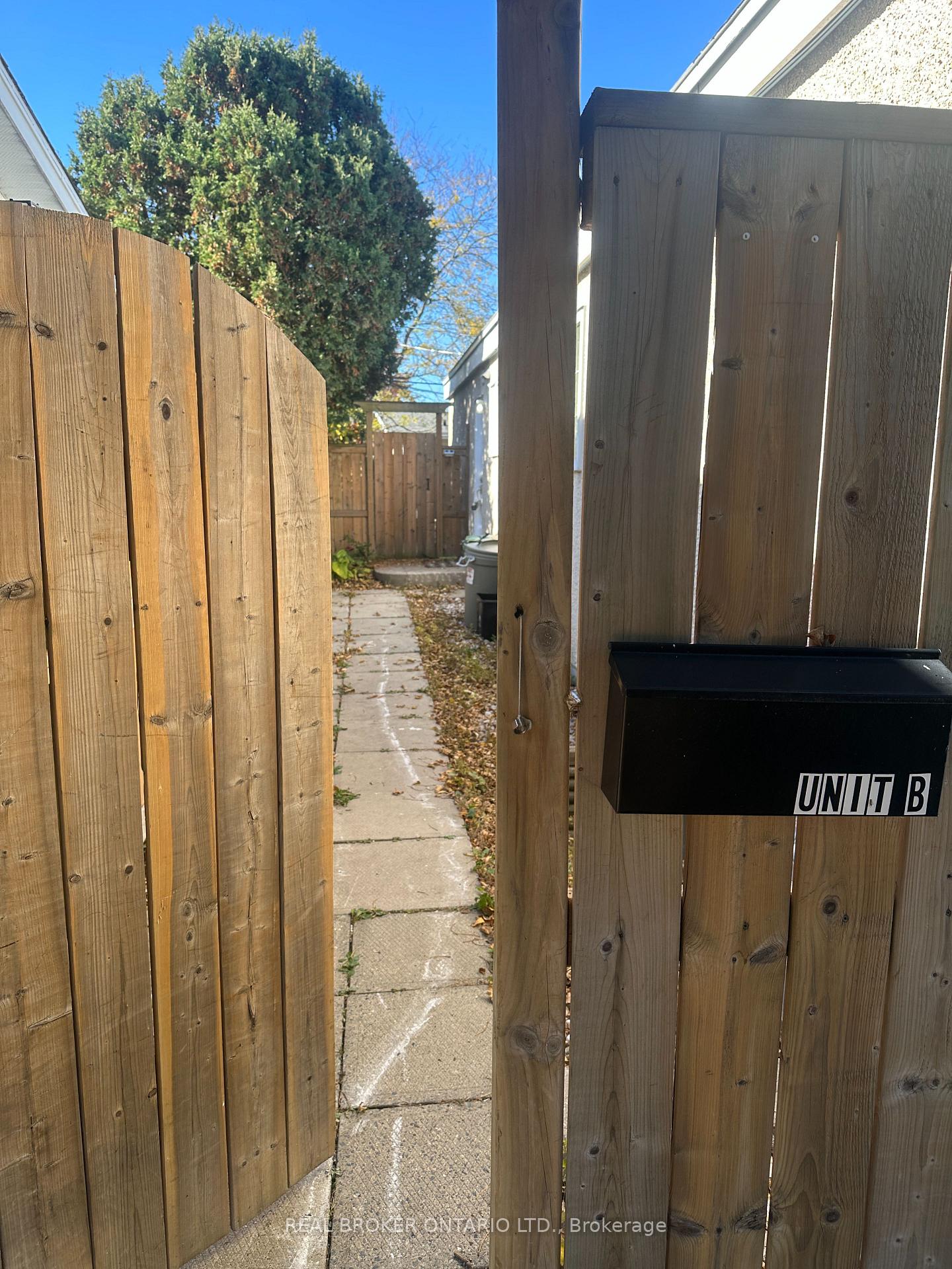 Photo 2 of 28 Leeming Drive, Ottawa, Crystal Beach — HOMEH